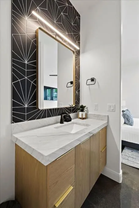 Casa Blanca luxury Villa Private pool sleeps 30!