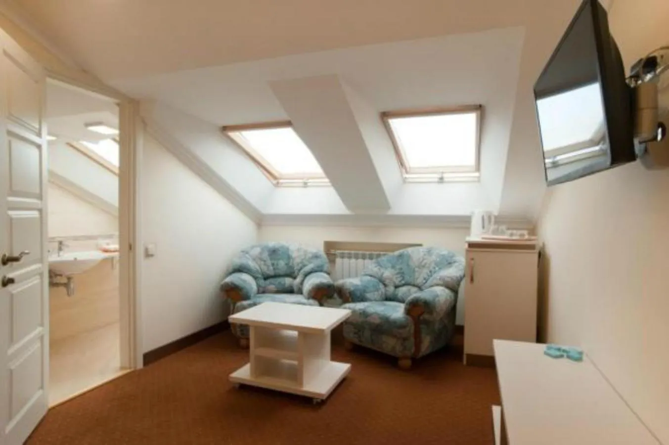 Family Apartment in 7 Sky on Yevhena Konovaltsia