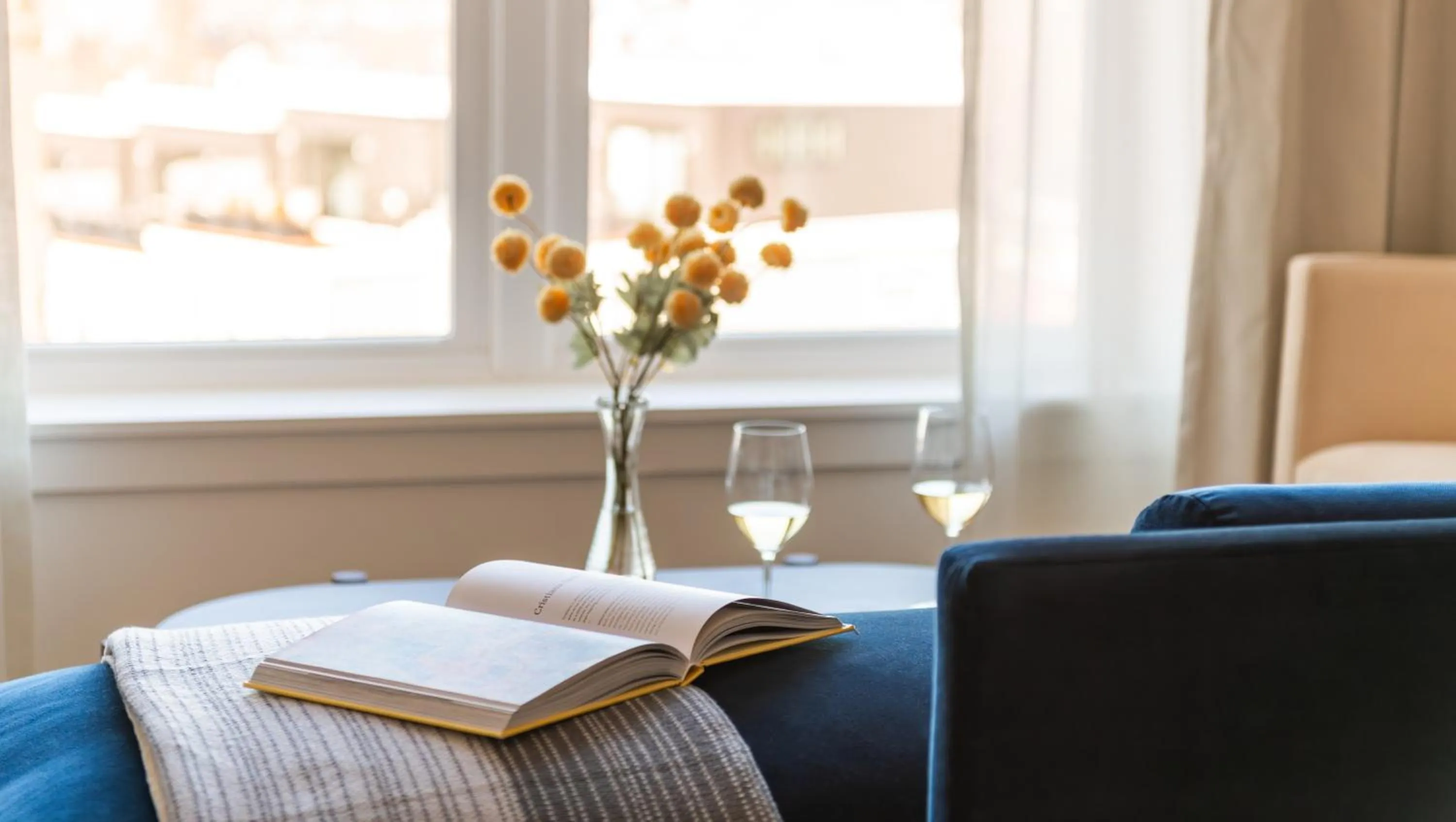 Bedroom in Longfellow Hotel