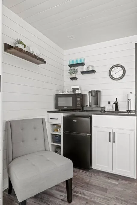 New Wilderness Hideout-Cozy Container Home