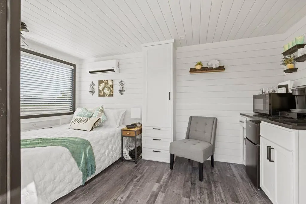 Bed in New Wilderness Hideout-Cozy Container Home