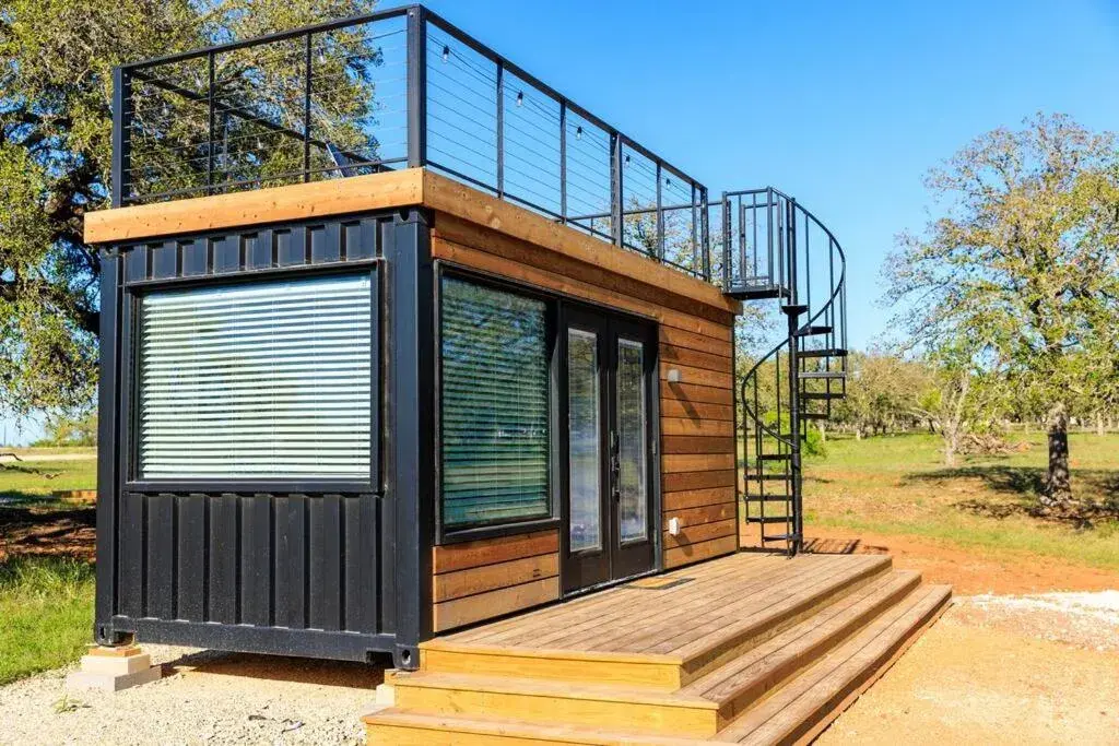 New Wilderness Hideout-Cozy Container Home New Wilderness Hideout-Cozy Container Home