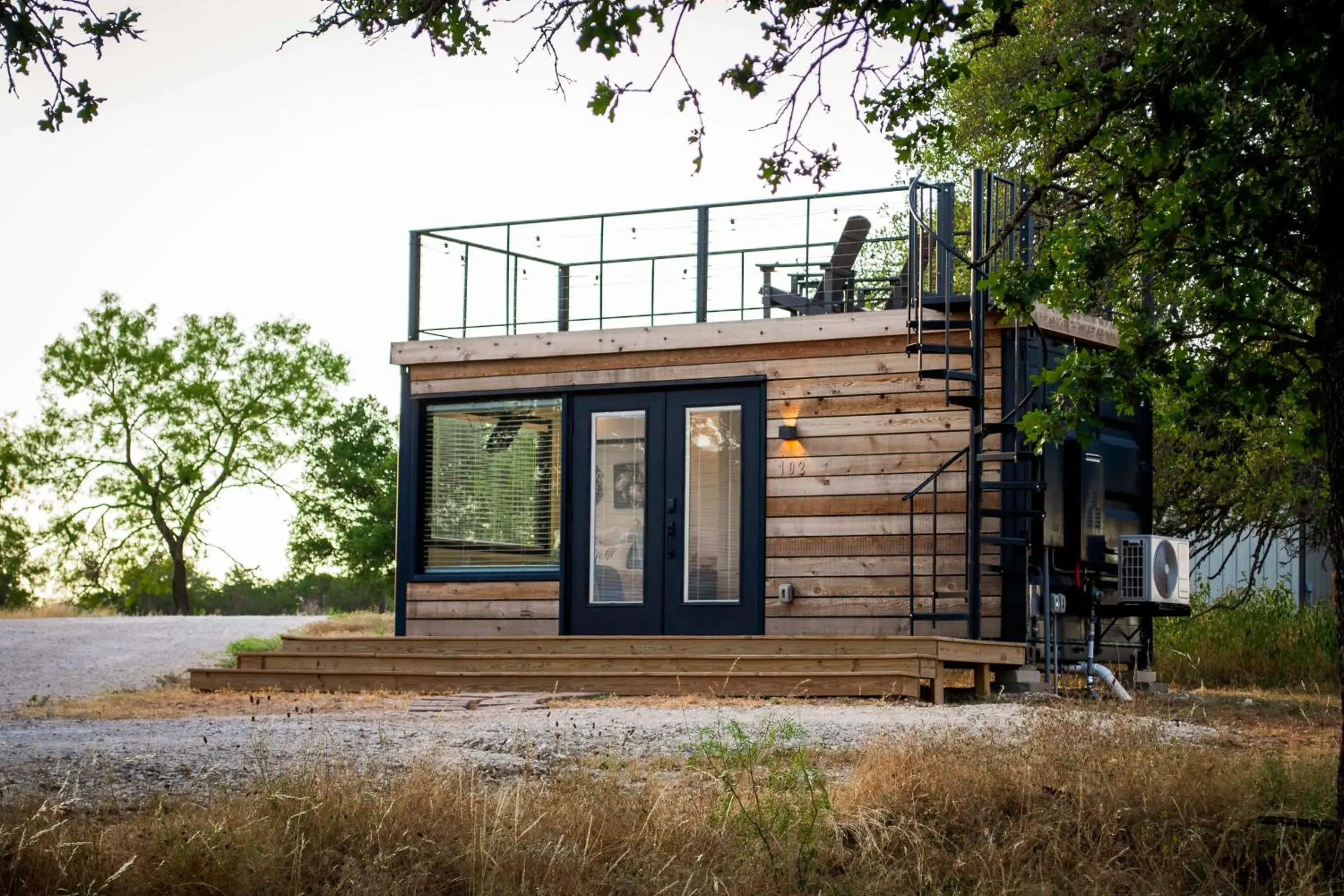 Studio in New Wilderness Hideout-Cozy Container Home Studio in New Wilderness Hideout-Cozy Container Home