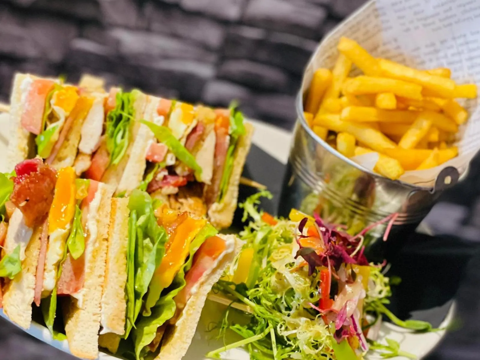 Restaurant/places to eat in Newburgh Inn