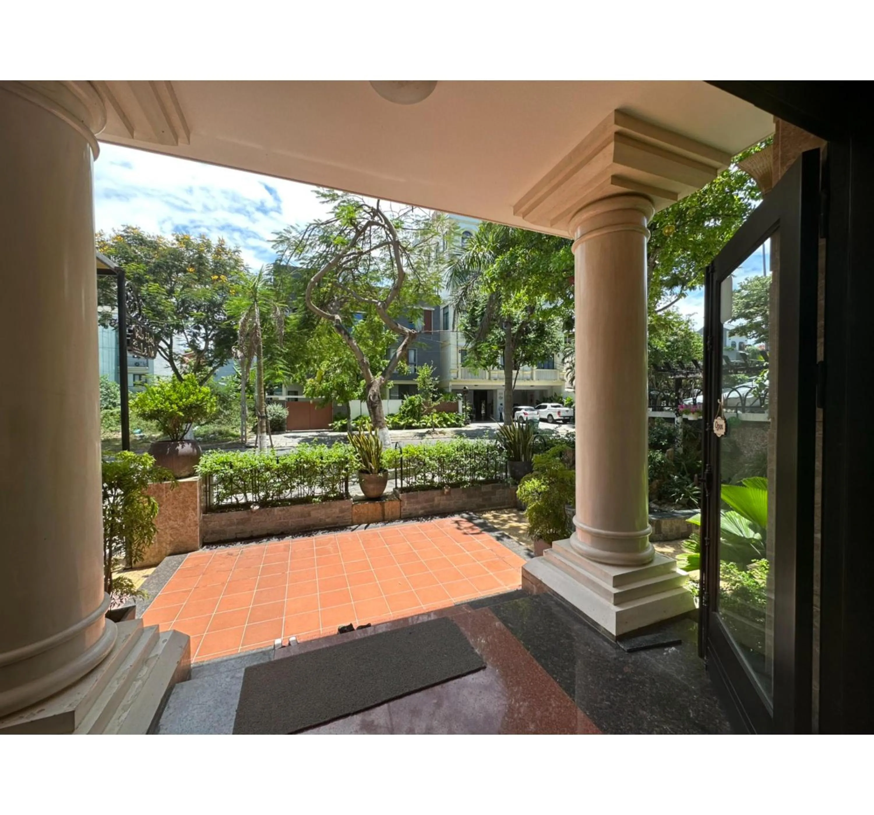 Lobby or reception in Capital O 1183 Villa Le Na