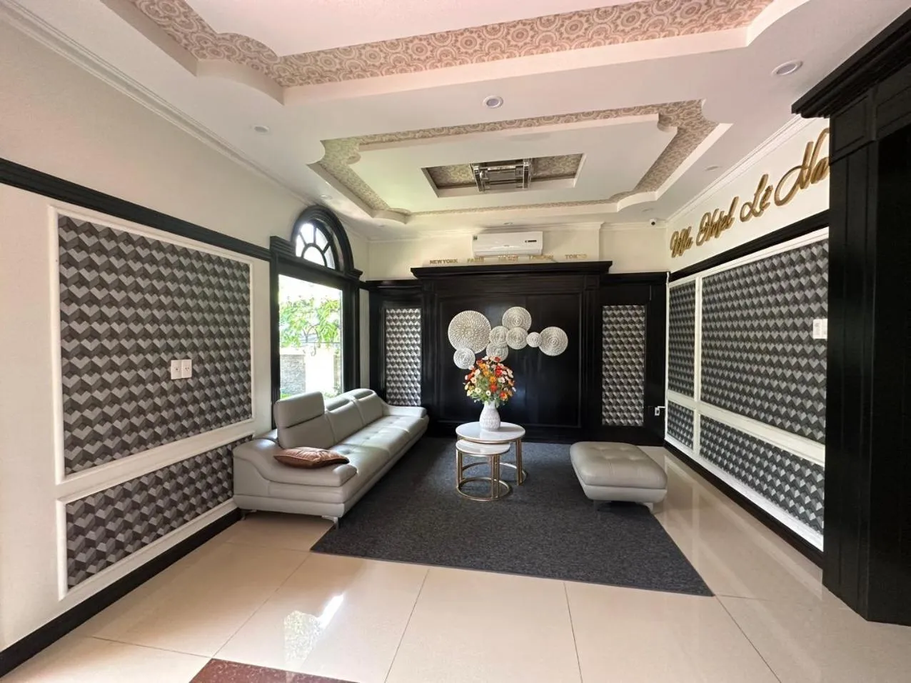 Lobby or reception in Capital O 1183 Villa Le Na