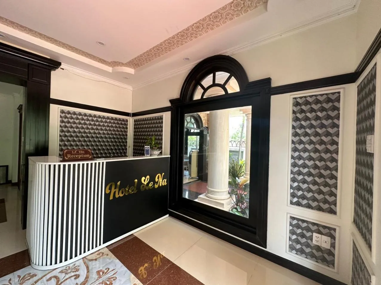 Lobby or reception in Capital O 1183 Villa Le Na