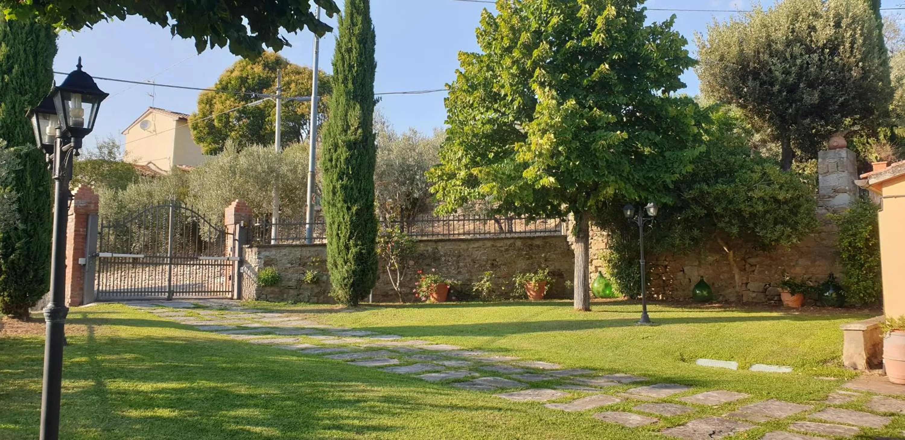 Garden in B&B Il Mandorlo