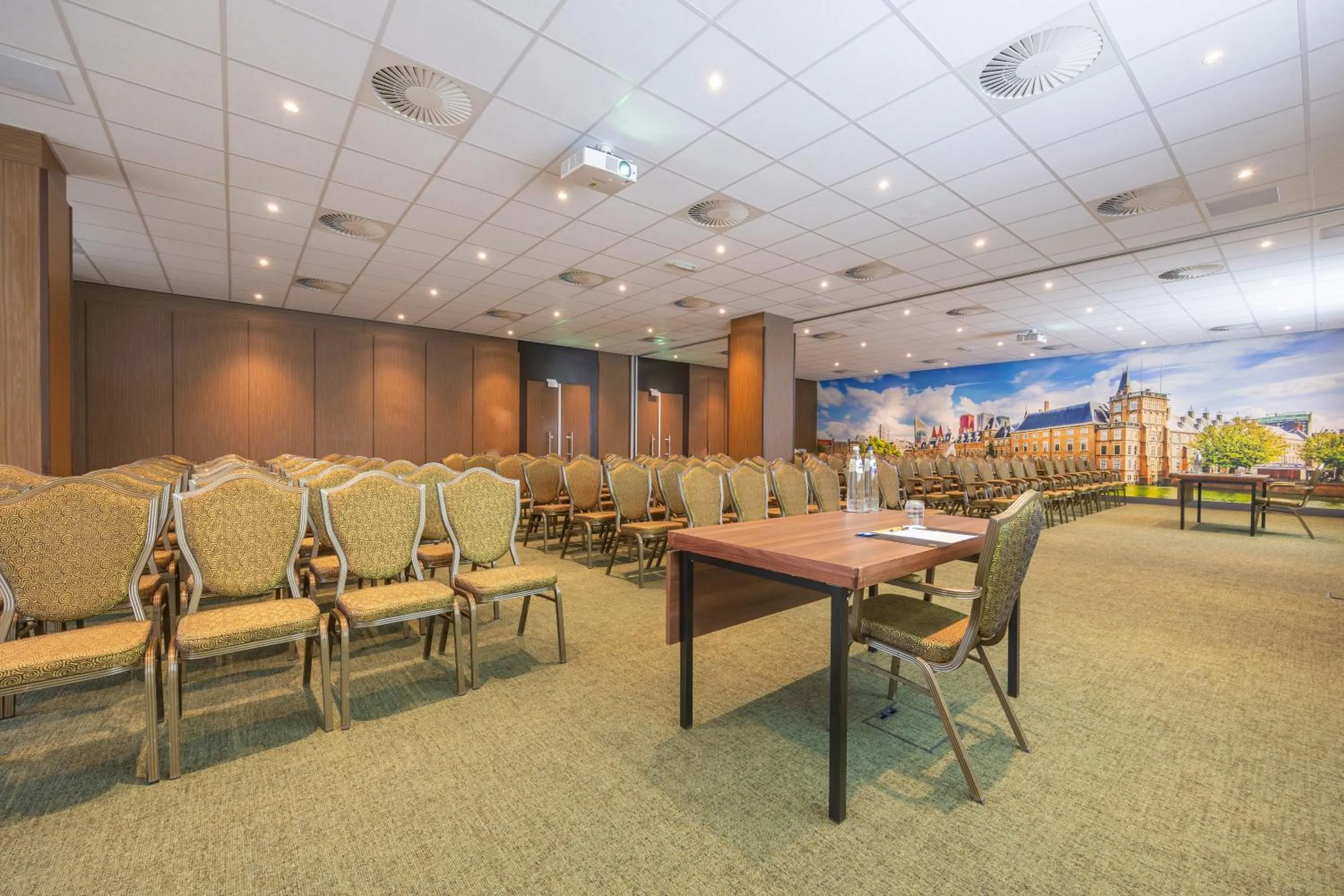 Meeting/conference room in Leonardo Hotel Den Haag Babylon