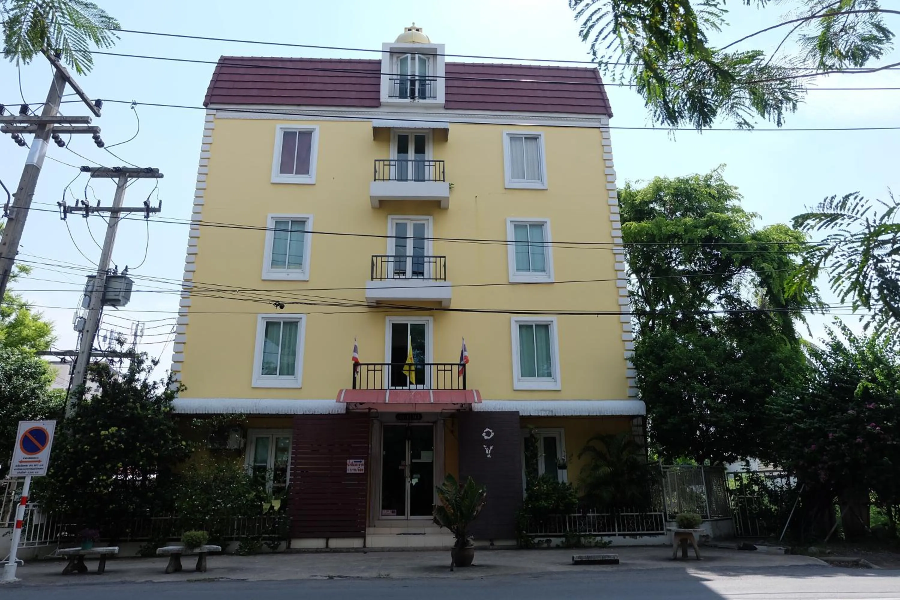 Property building in OYO 75429 '101 place navanakorm'