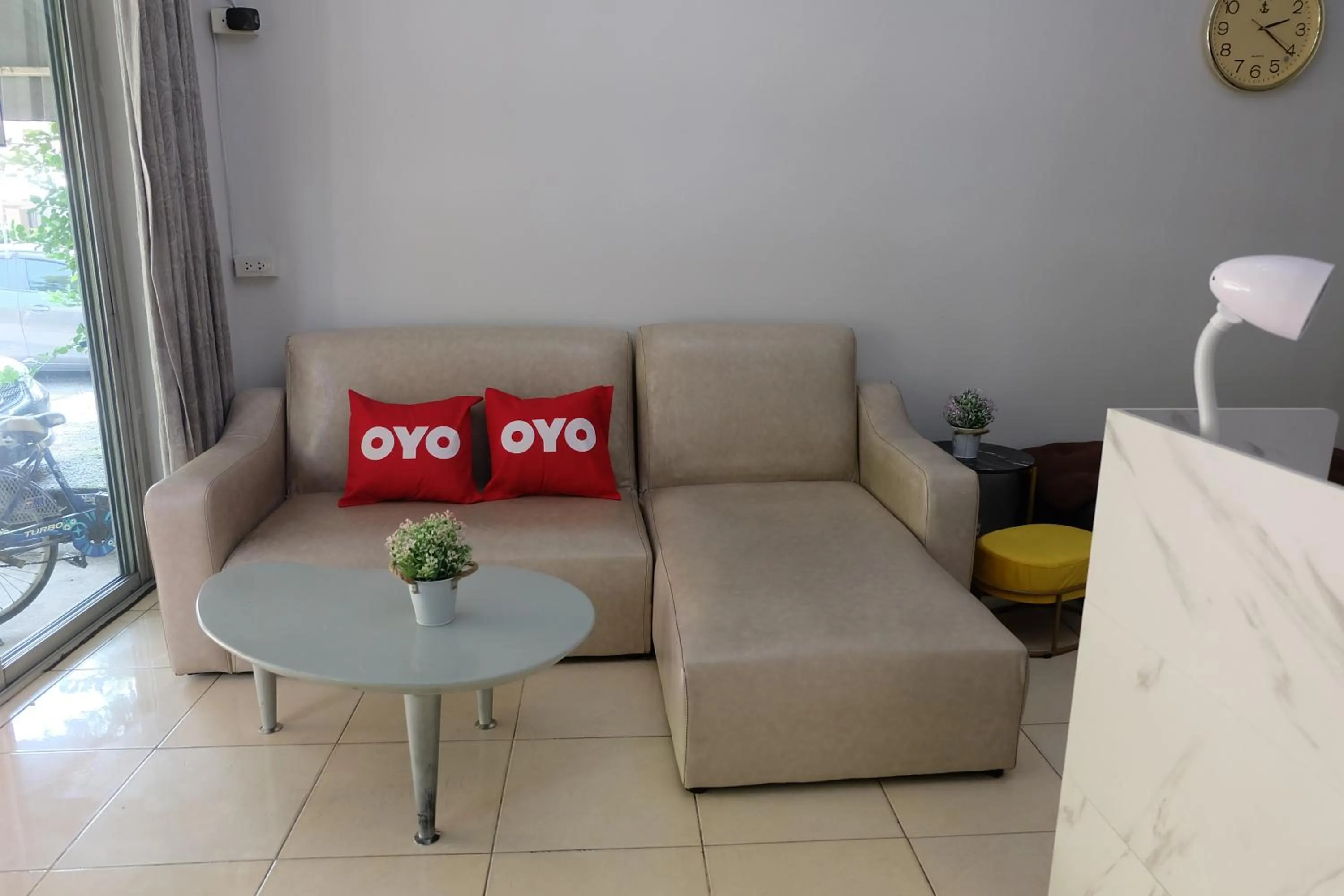 Lobby or reception in OYO 75429 '101 place navanakorm'