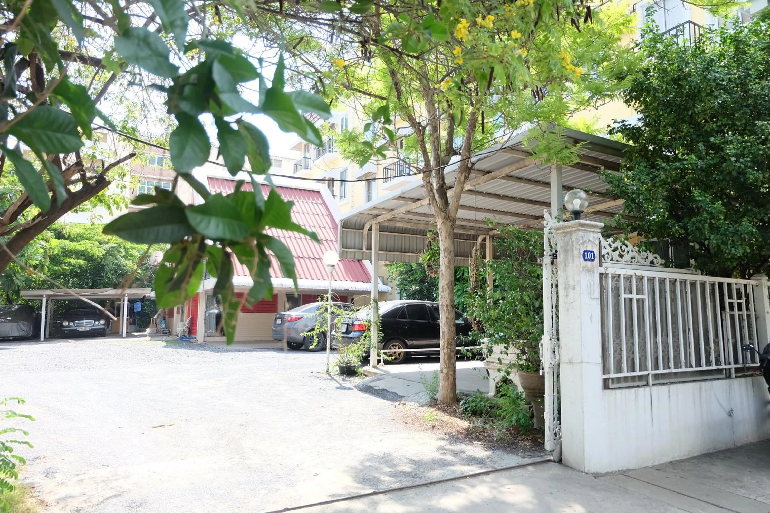 Property building in OYO 75429 '101 place navanakorm'