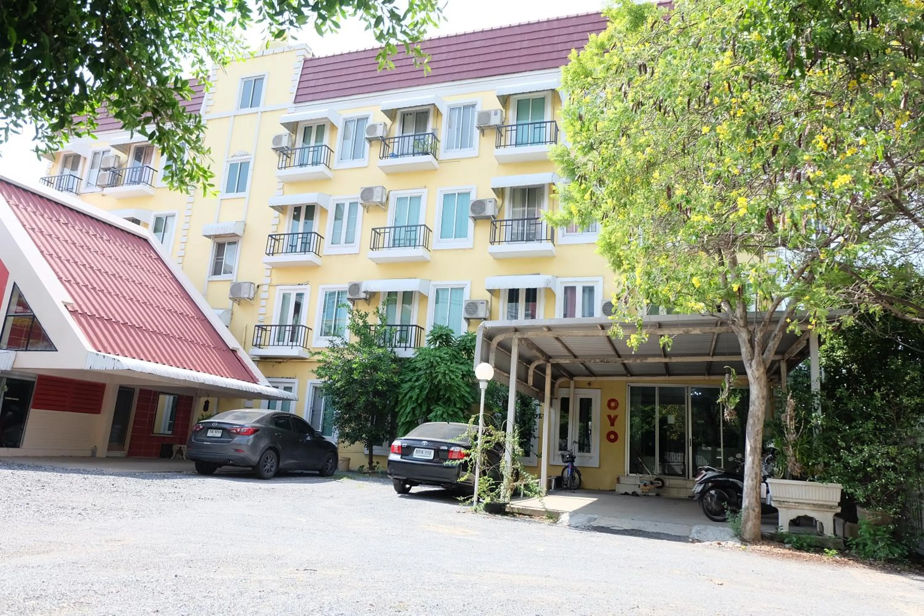 Property building in OYO 75429 '101 place navanakorm'