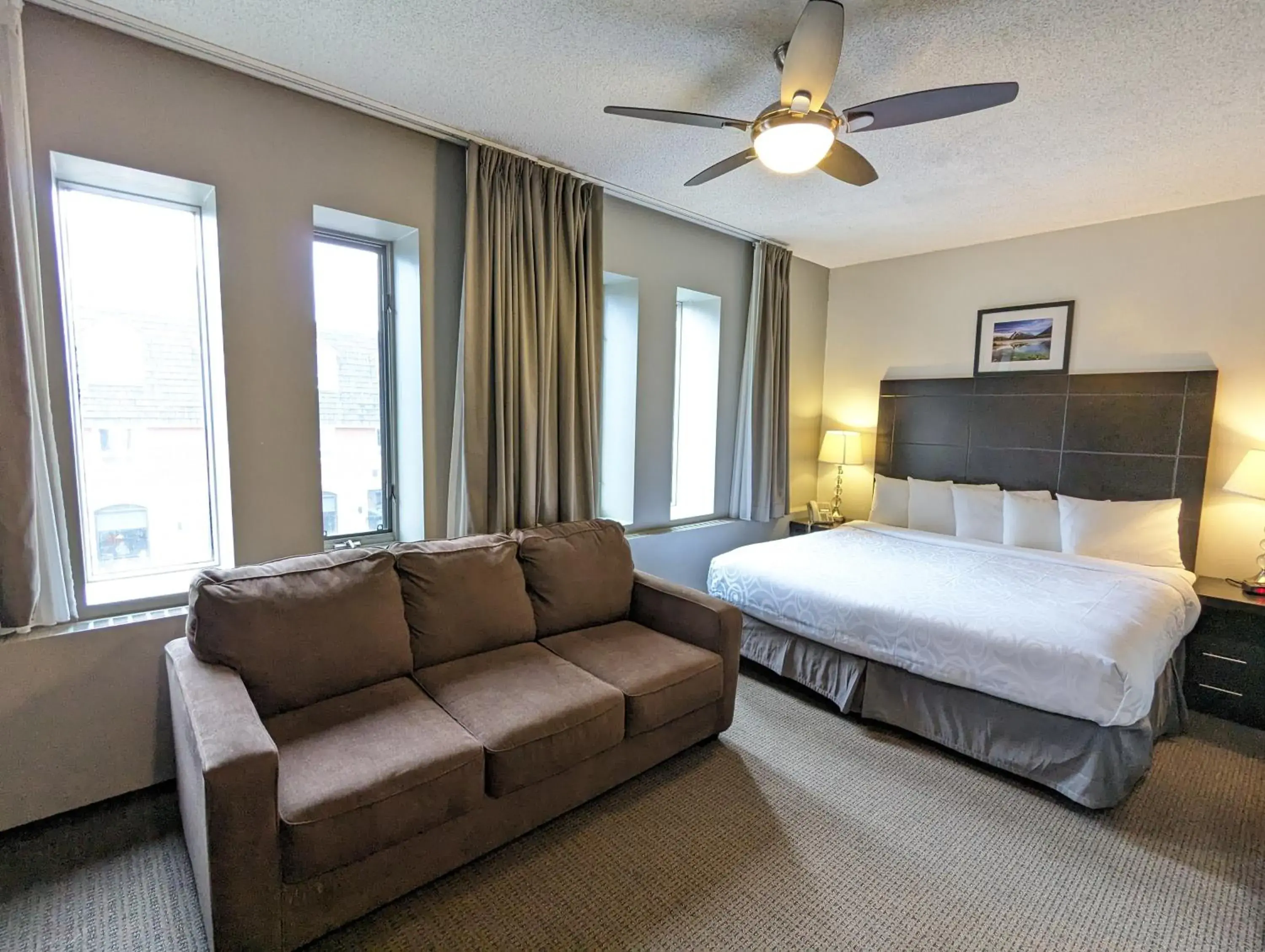 Deluxe King Room in King Edward Hotel Deluxe King Room in King Edward Hotel