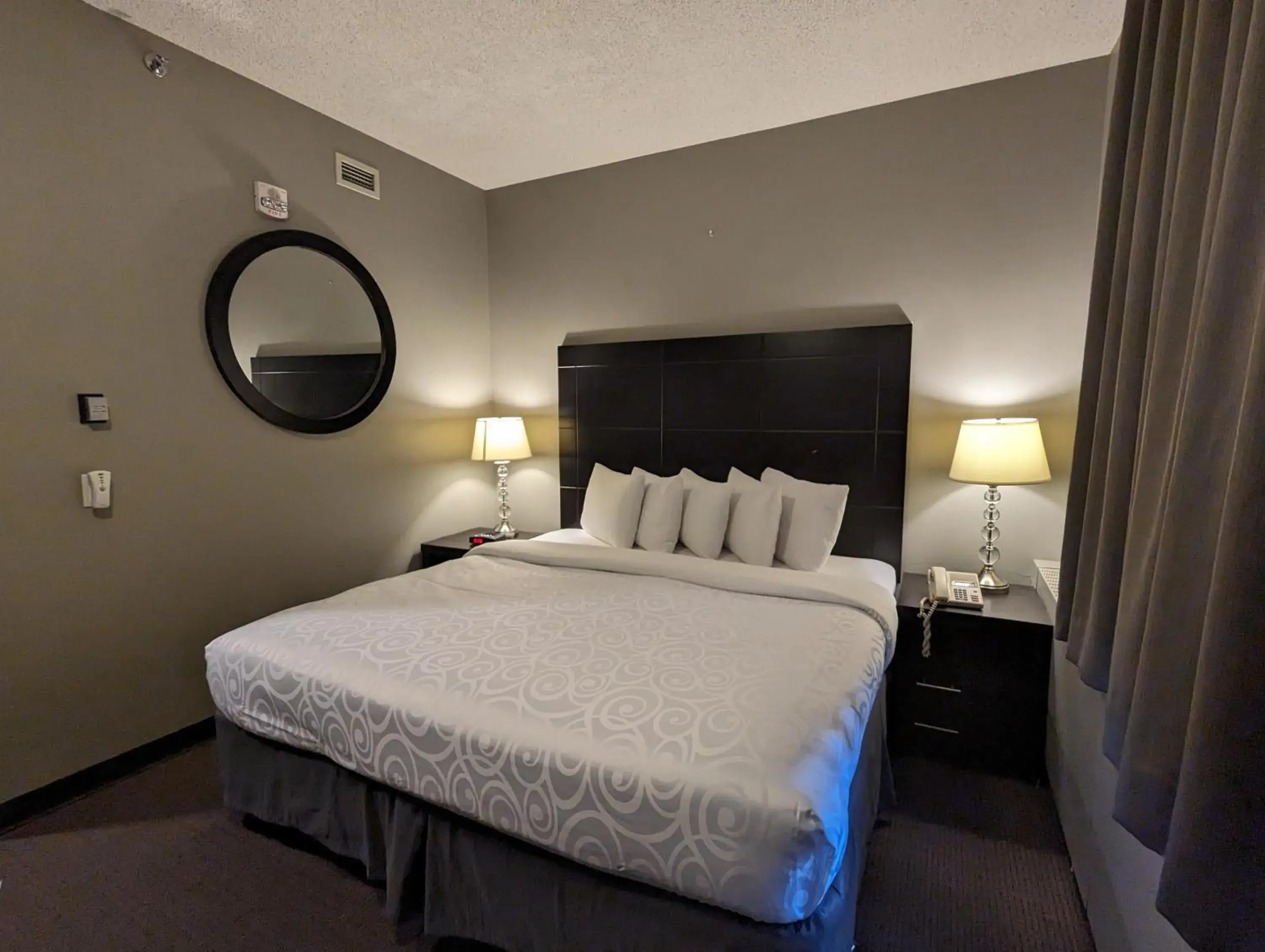 King Room in King Edward Hotel King Room in King Edward Hotel