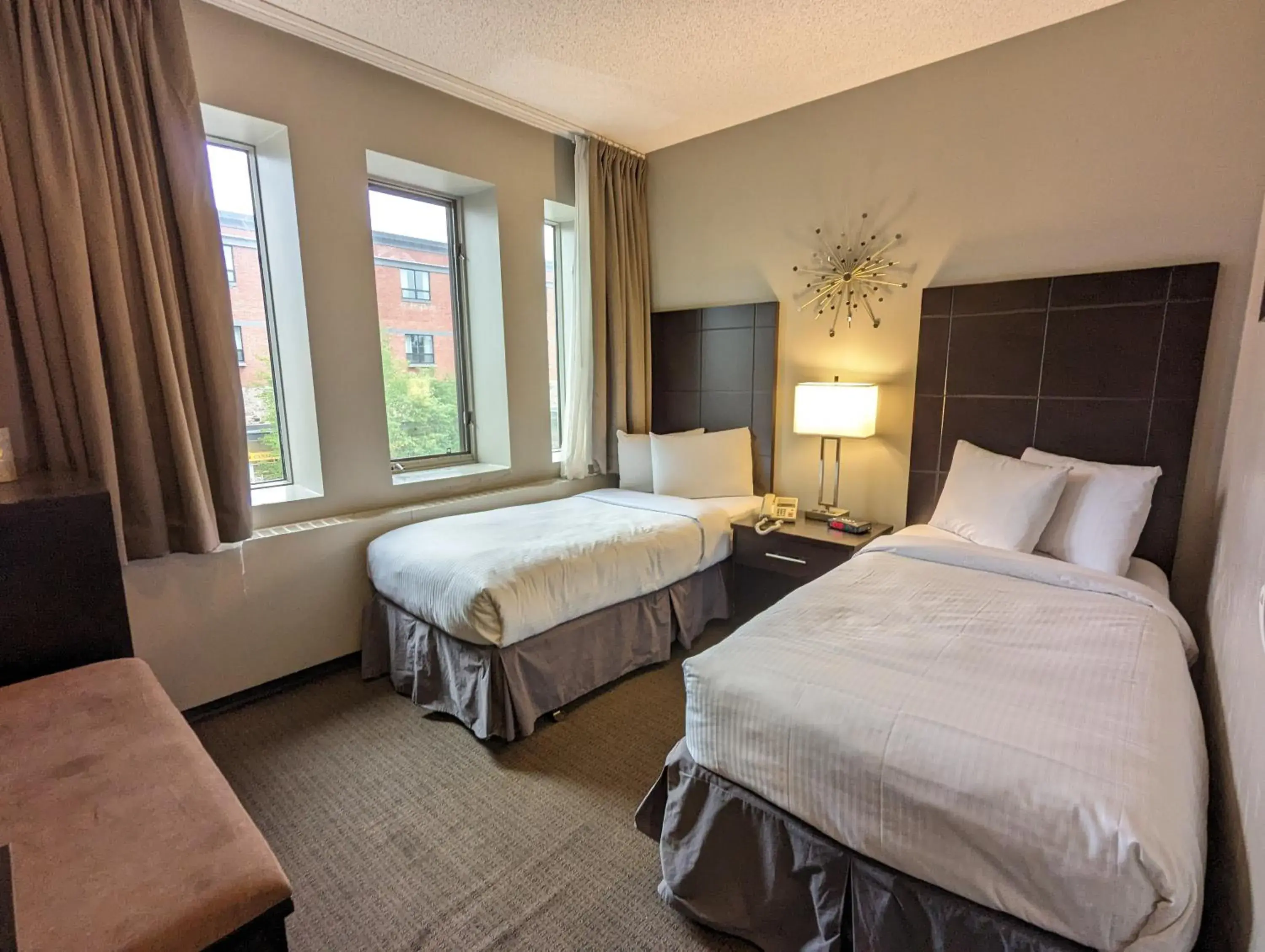 Twin Room in King Edward Hotel Twin Room in King Edward Hotel