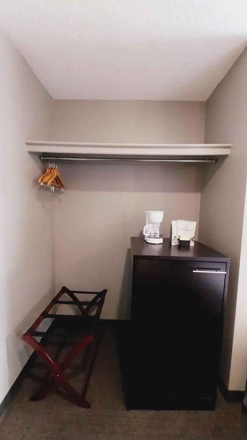 Coffee/tea facilities in King Edward Hotel Coffee/tea facilities in King Edward Hotel