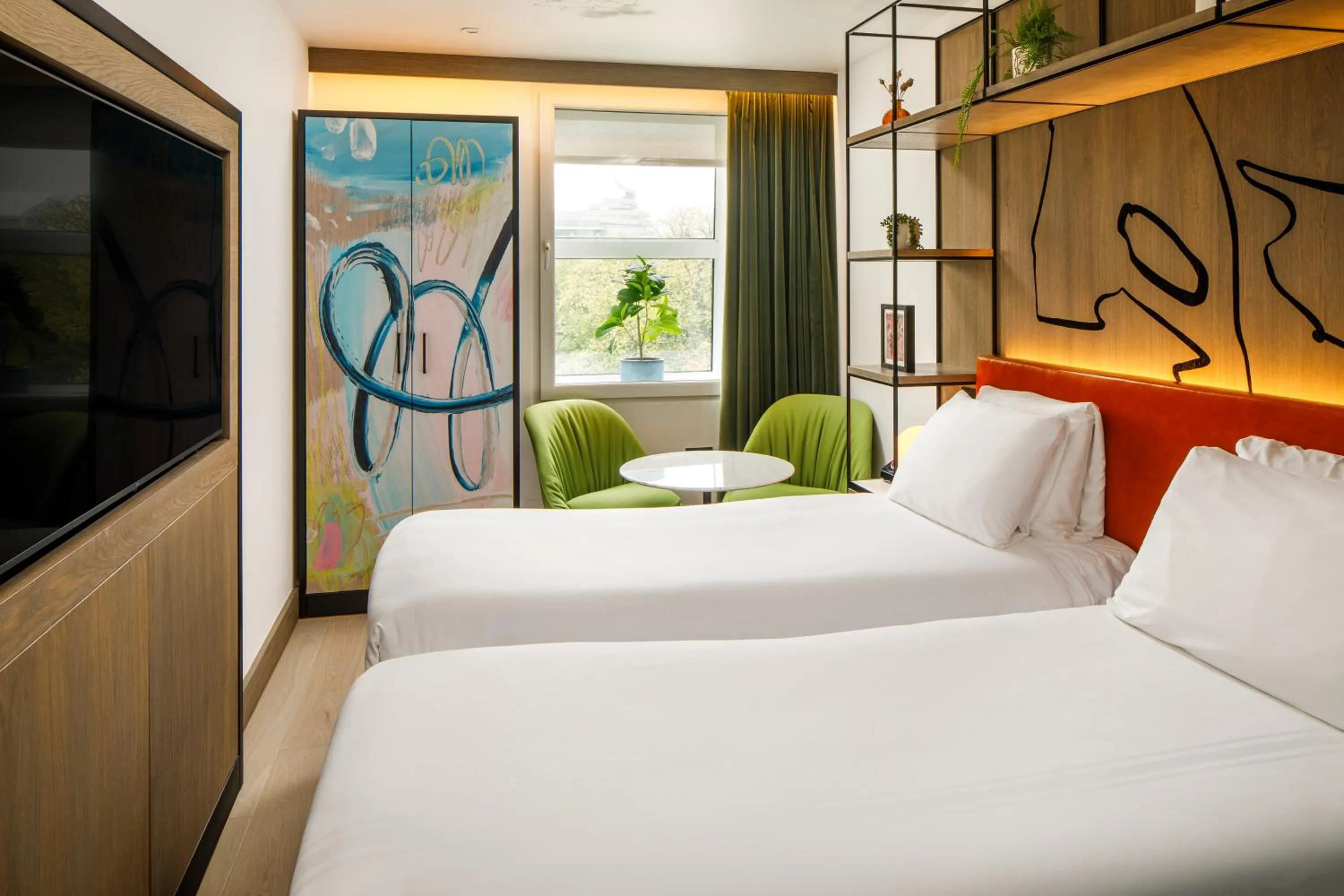 Bed in ibis Styles Edinburgh St Andrew Square