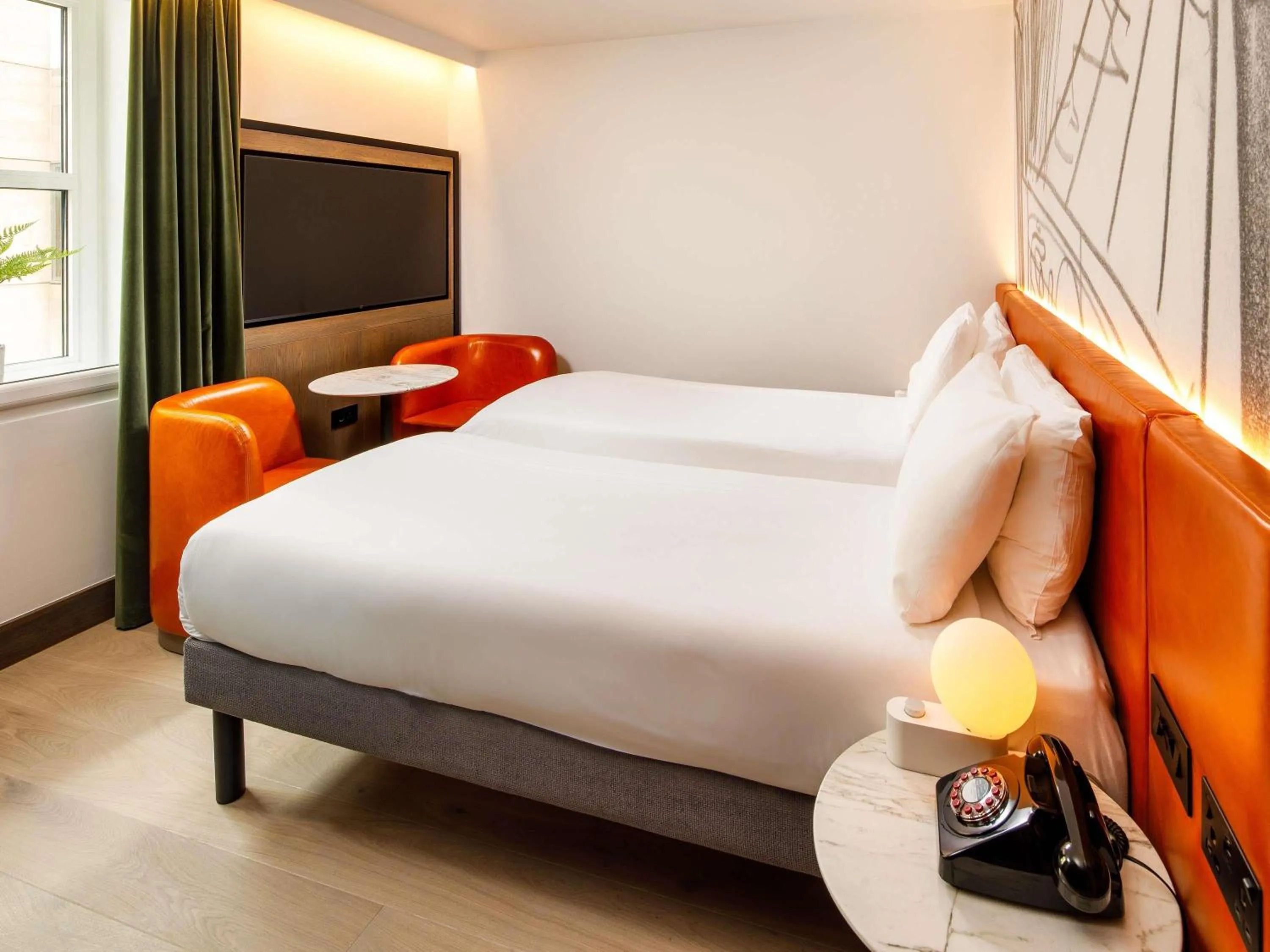 Bedroom, Bed in ibis Styles Edinburgh St Andrew Square