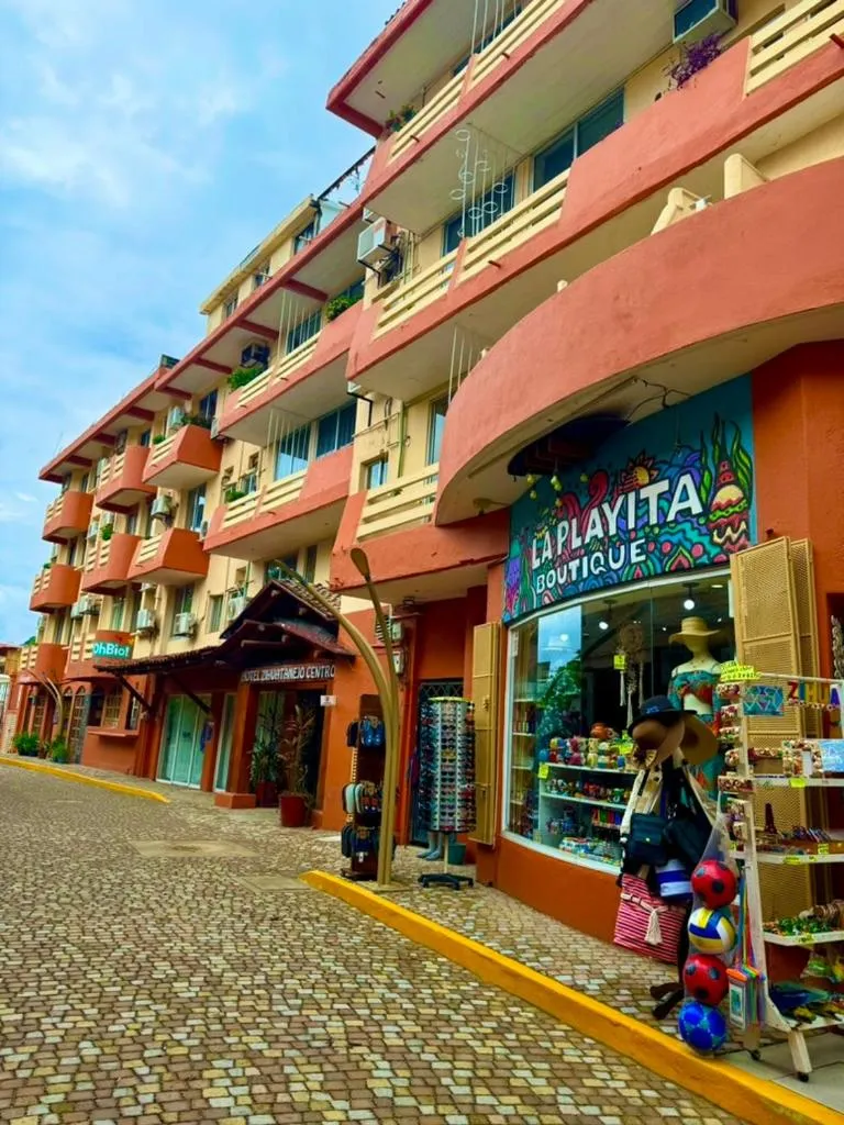 Facade/entrance in Hotel Zihuatanejo Centro