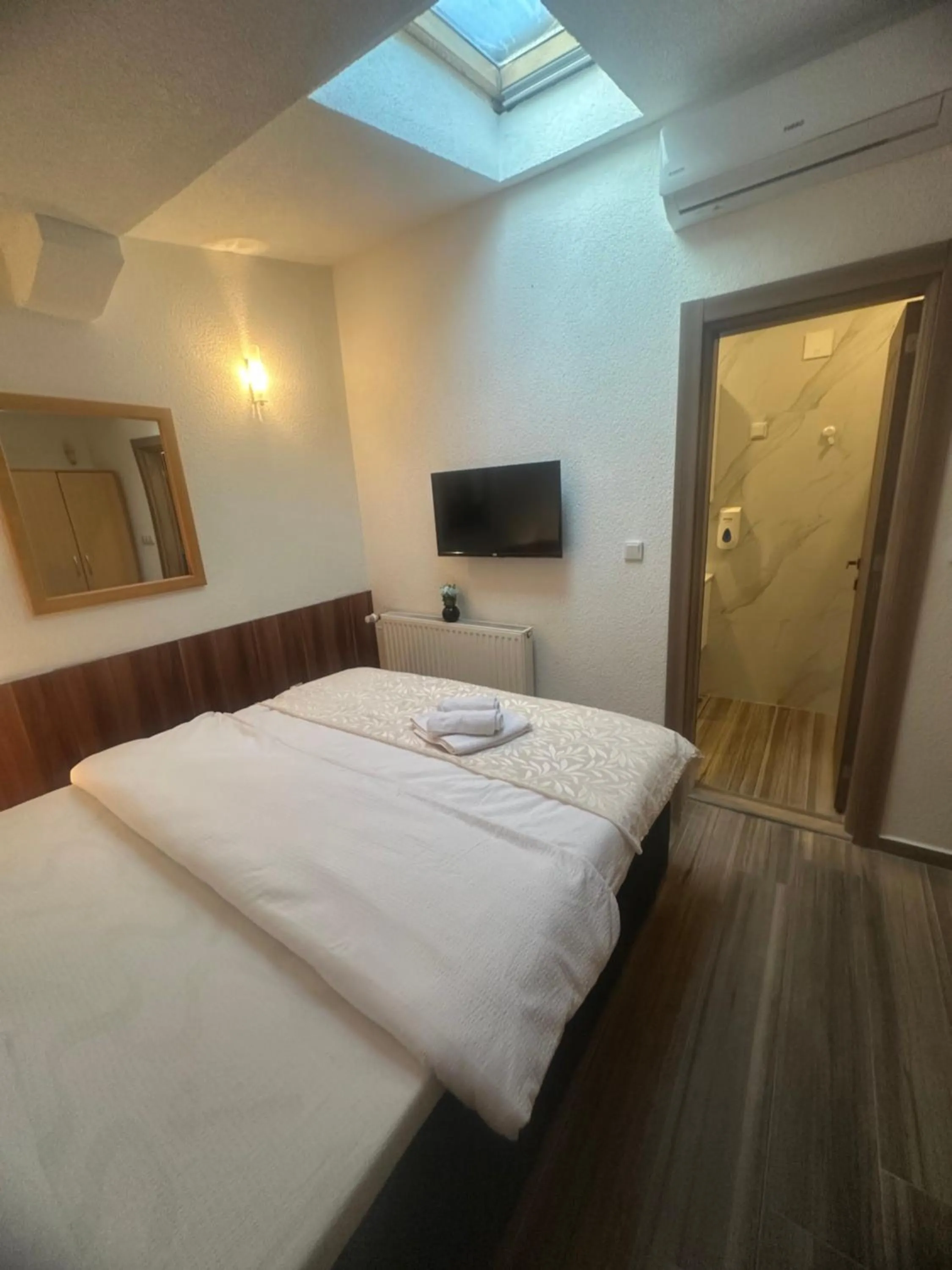 Deluxe Double Room in Hotel Piramida Sunca