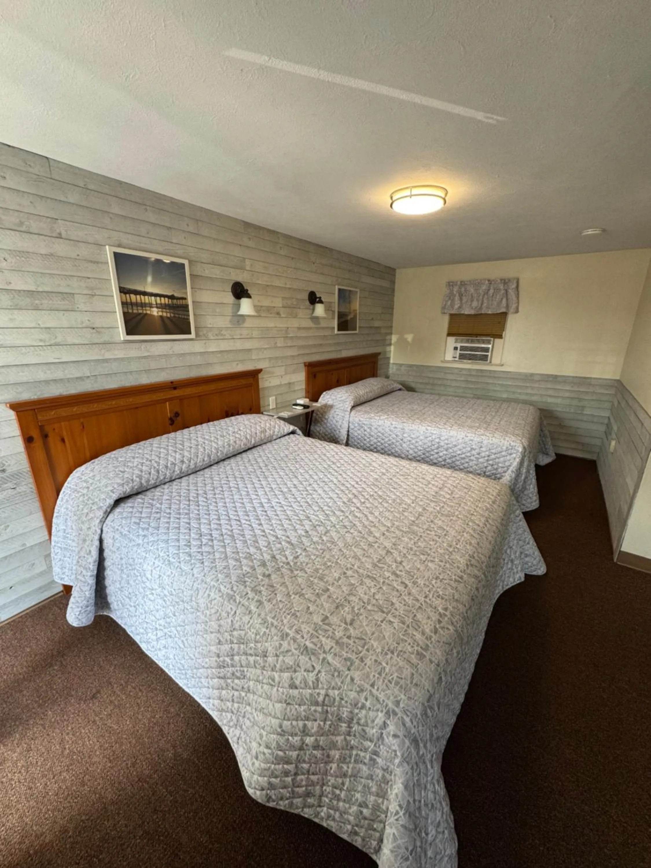 Bed in Boulevard Motel