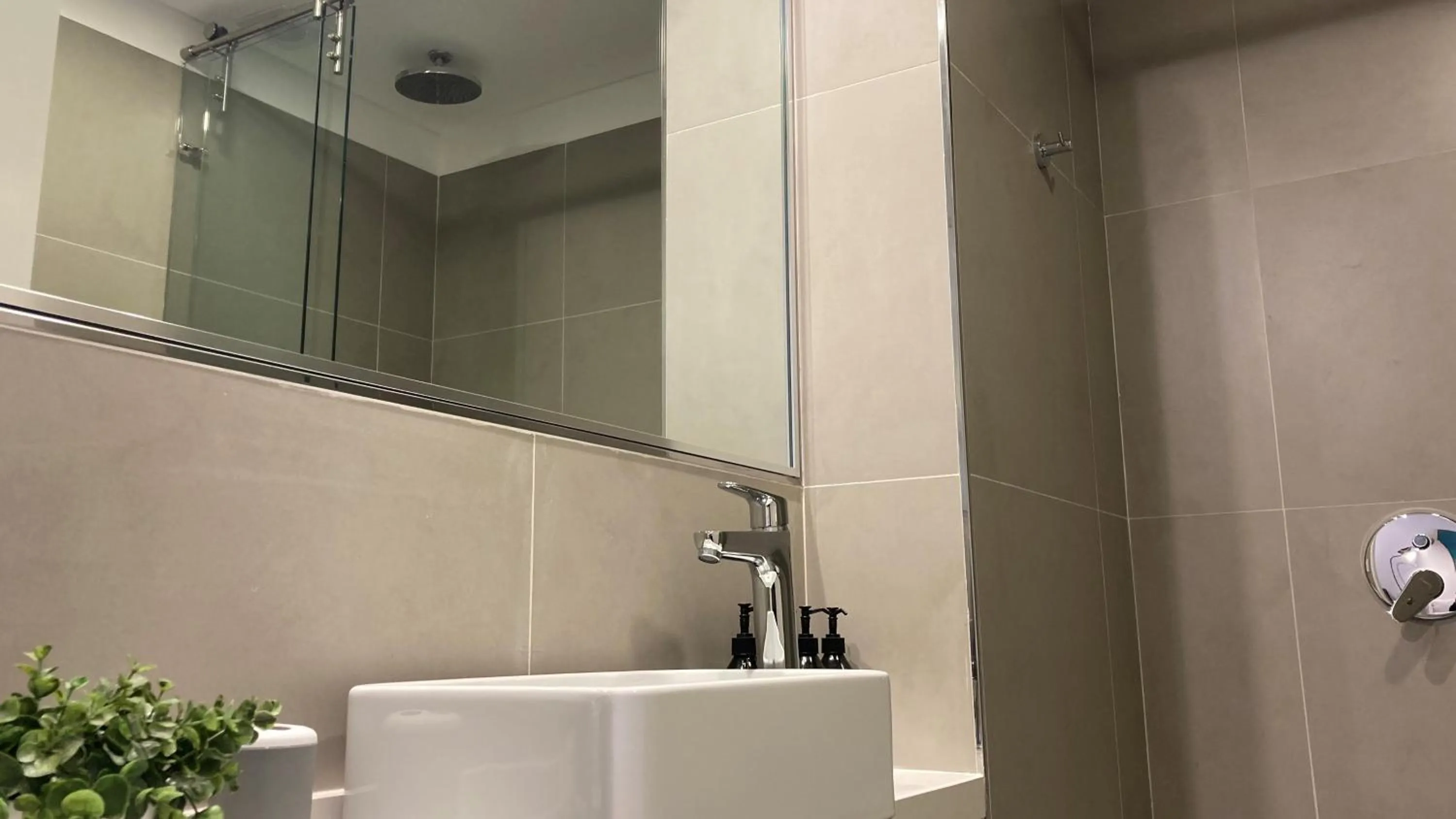 Shower in Babel Pampa