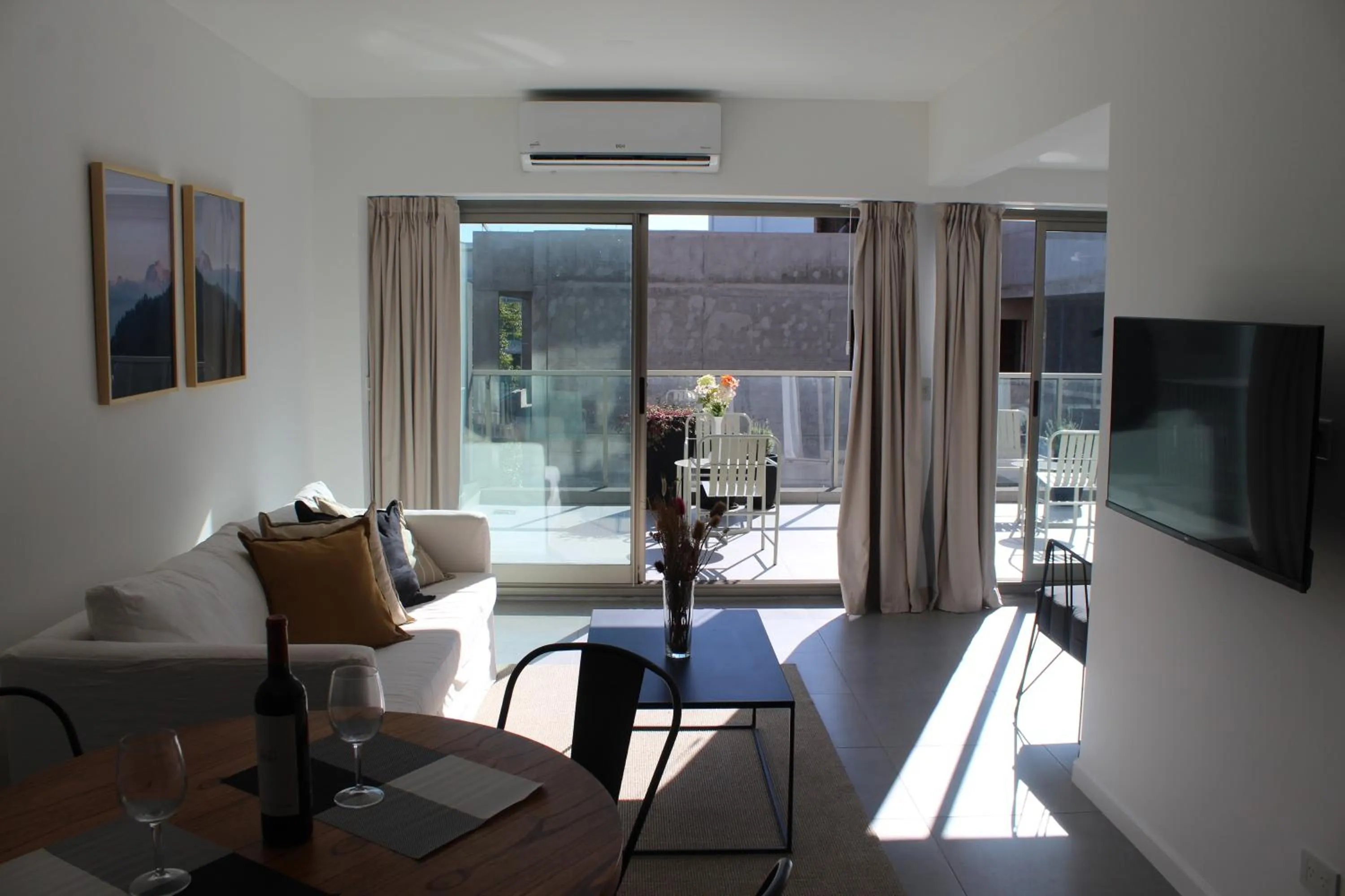 Communal lounge/ TV room in Babel Pampa