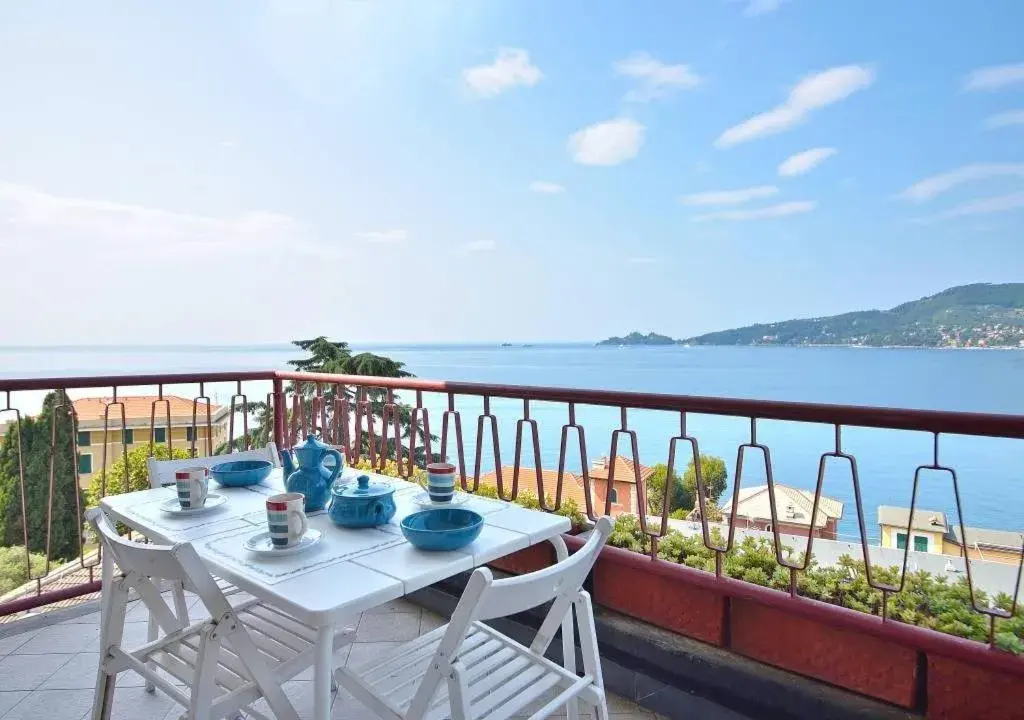 Dolce Acqua Flexyrent apartment Terrace & Parking - NO AC Dolce Acqua Flexyrent apartment Terrace & Parking - NO AC