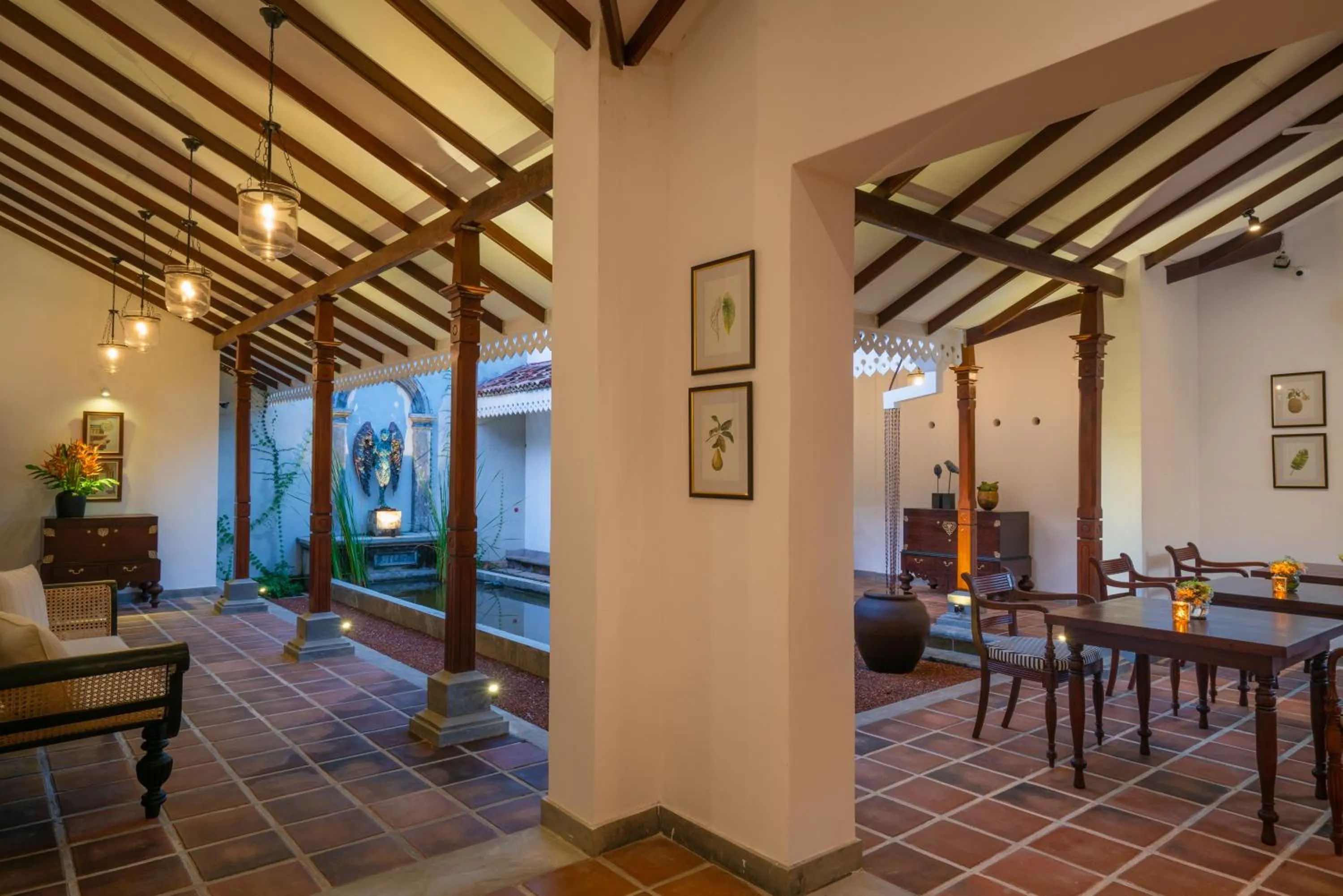 Restaurant/places to eat in Ceylo Villas