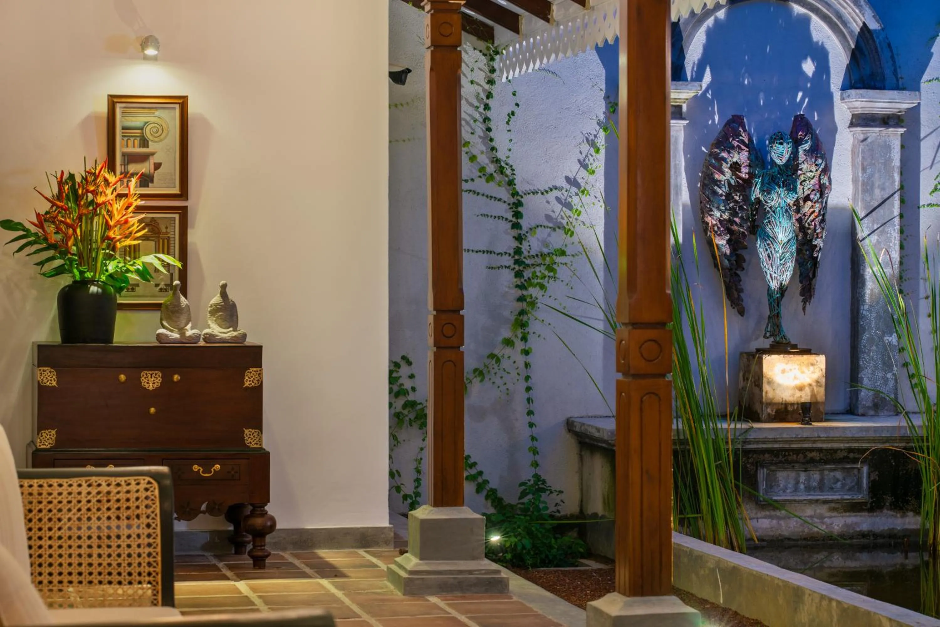 Restaurant/places to eat in Ceylo Villas