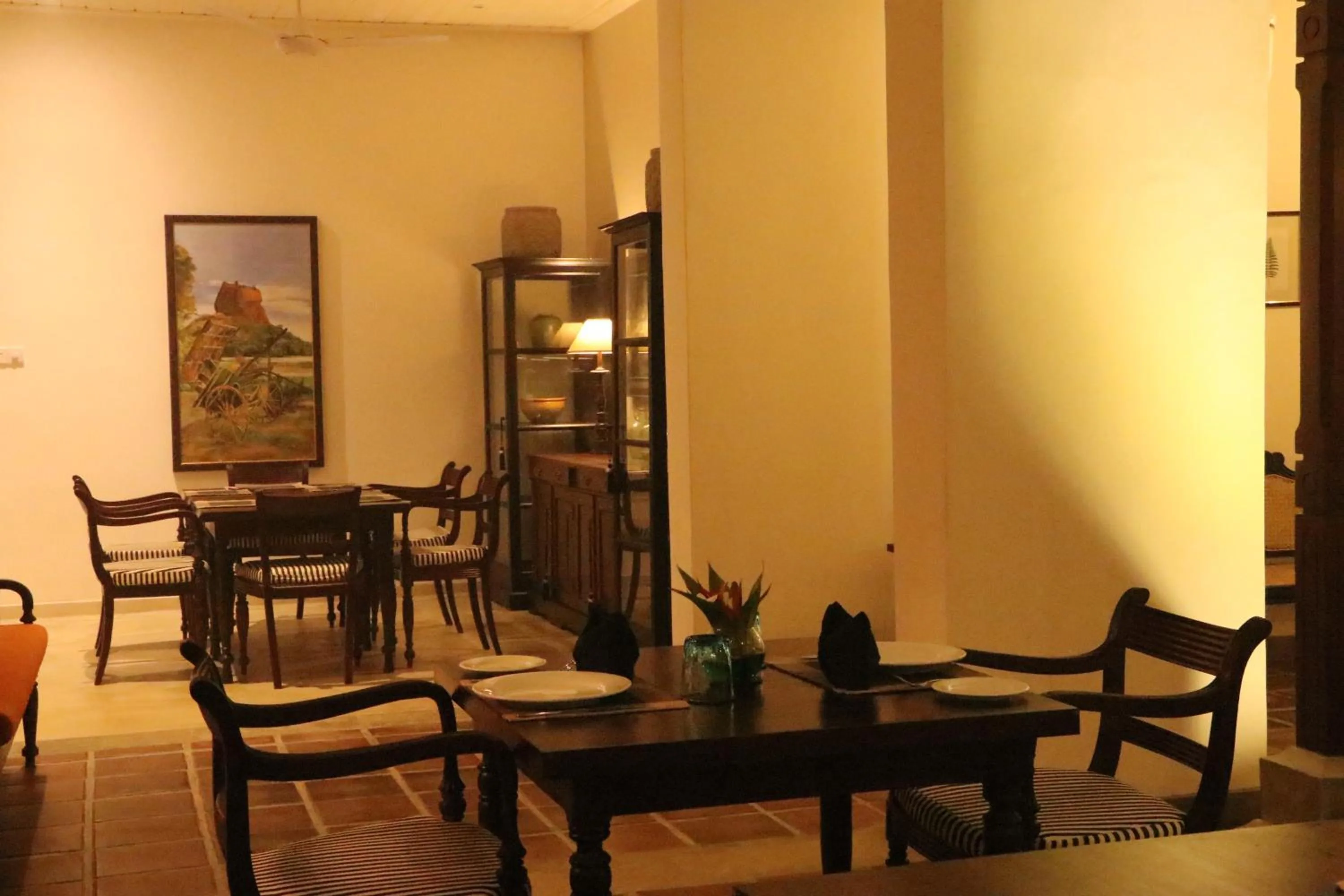 Restaurant/places to eat in Ceylo Villas