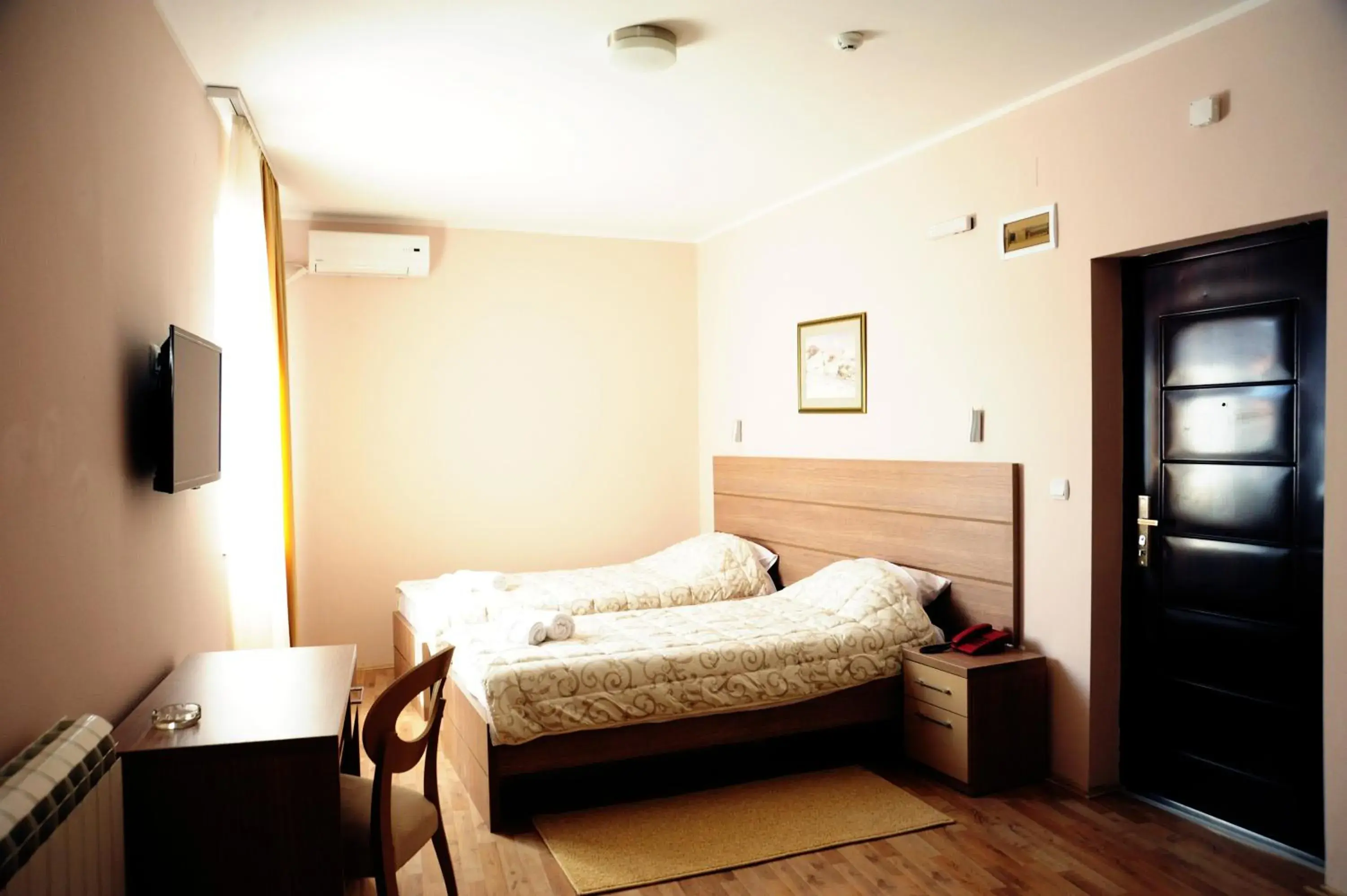 Standard Twin Room in Garni Hotel Crystal Ice Standard Twin Room in Garni Hotel Crystal Ice