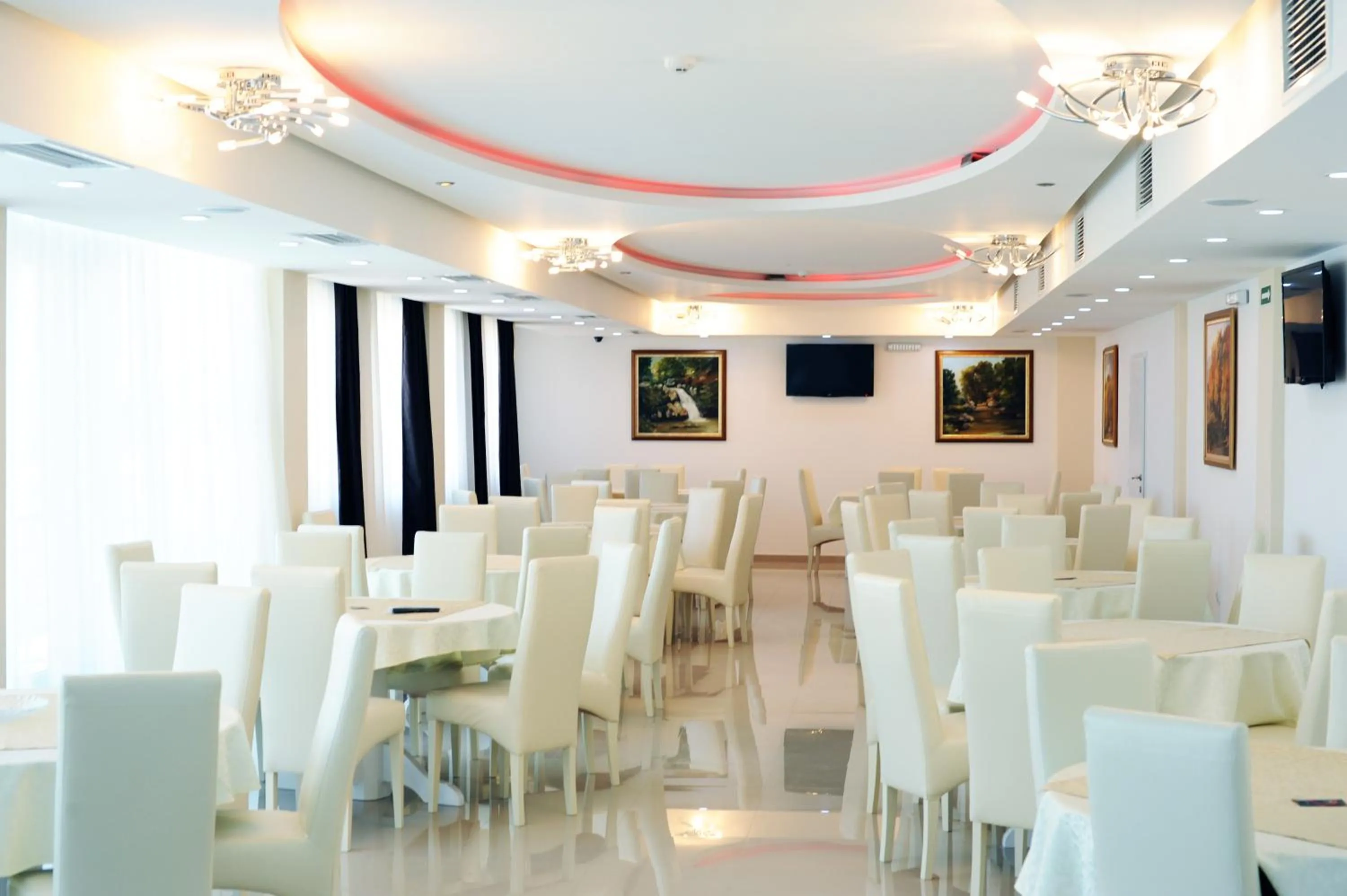 Restaurant/places to eat in Garni Hotel Crystal Ice