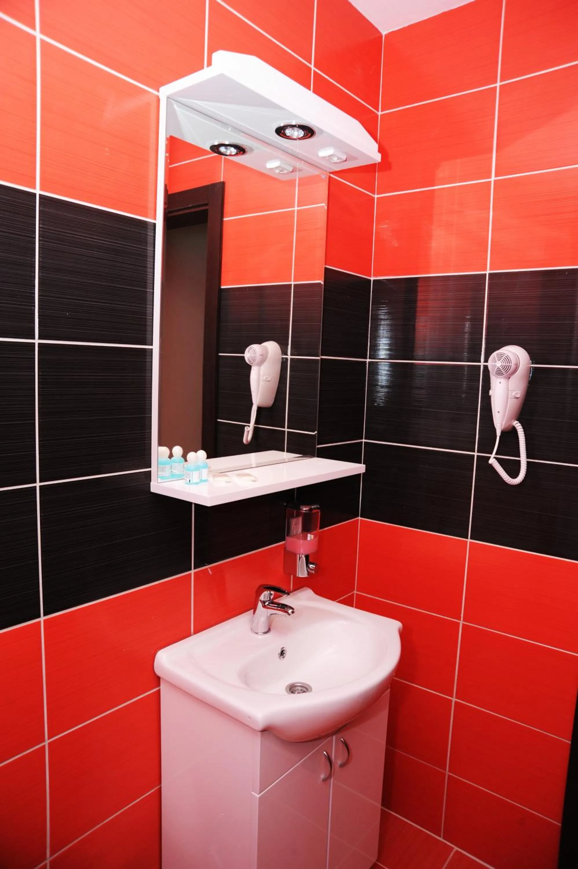 Shower in Garni Hotel Crystal Ice