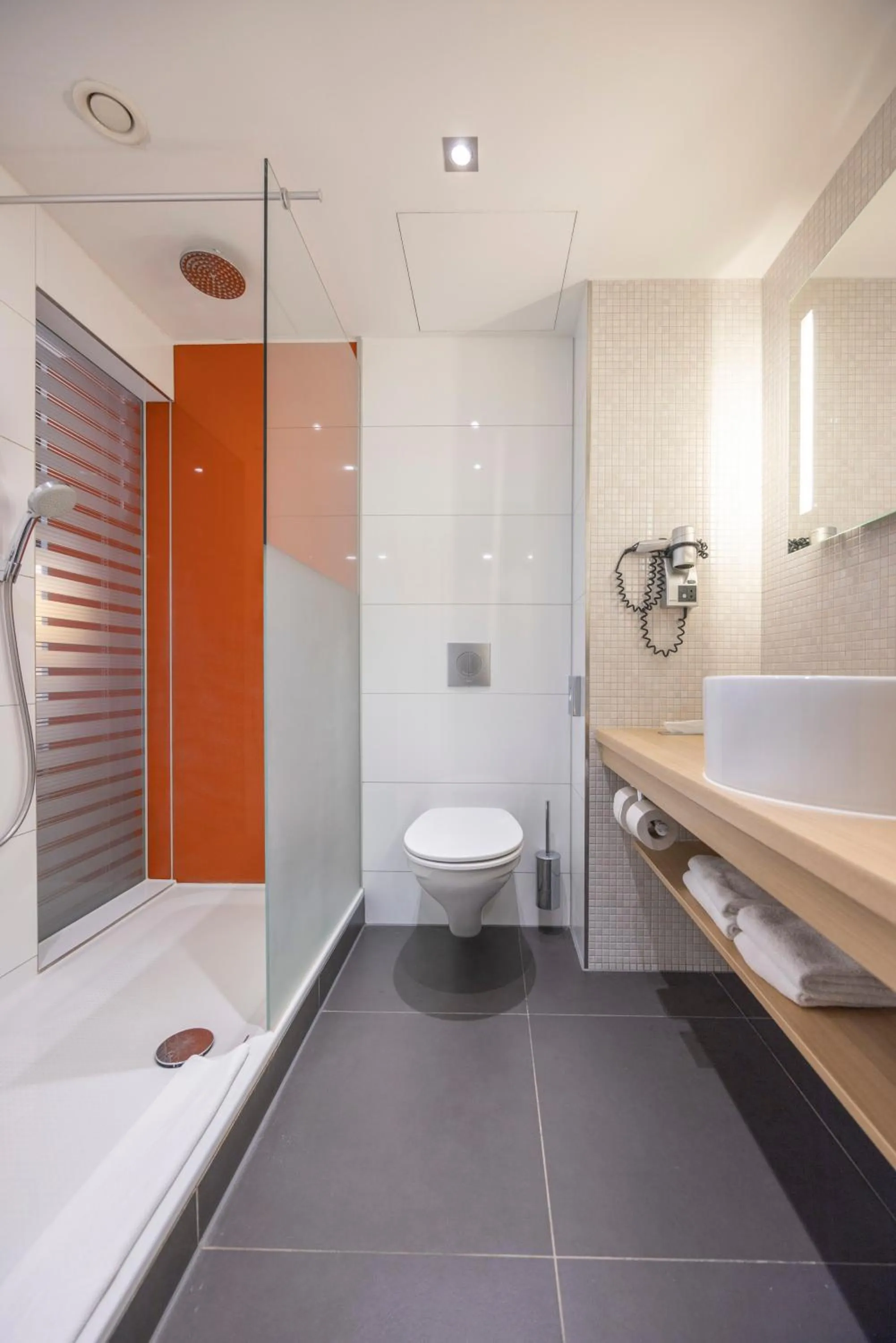 Toilet in Fletcher Hotel-Restaurant Nieuwegein-Utrecht