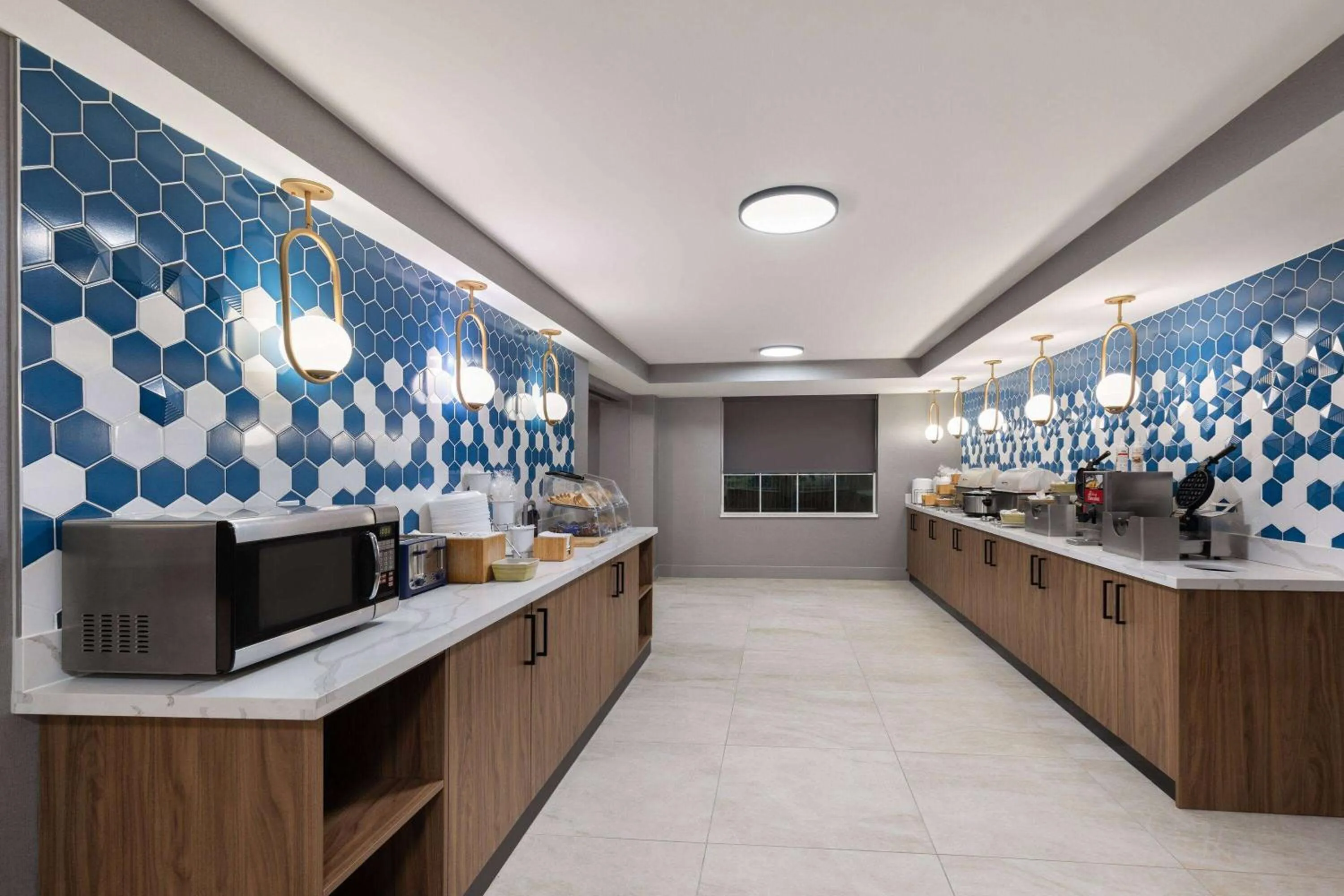 Breakfast in La Quinta by Wyndham Knoxville Central Papermill