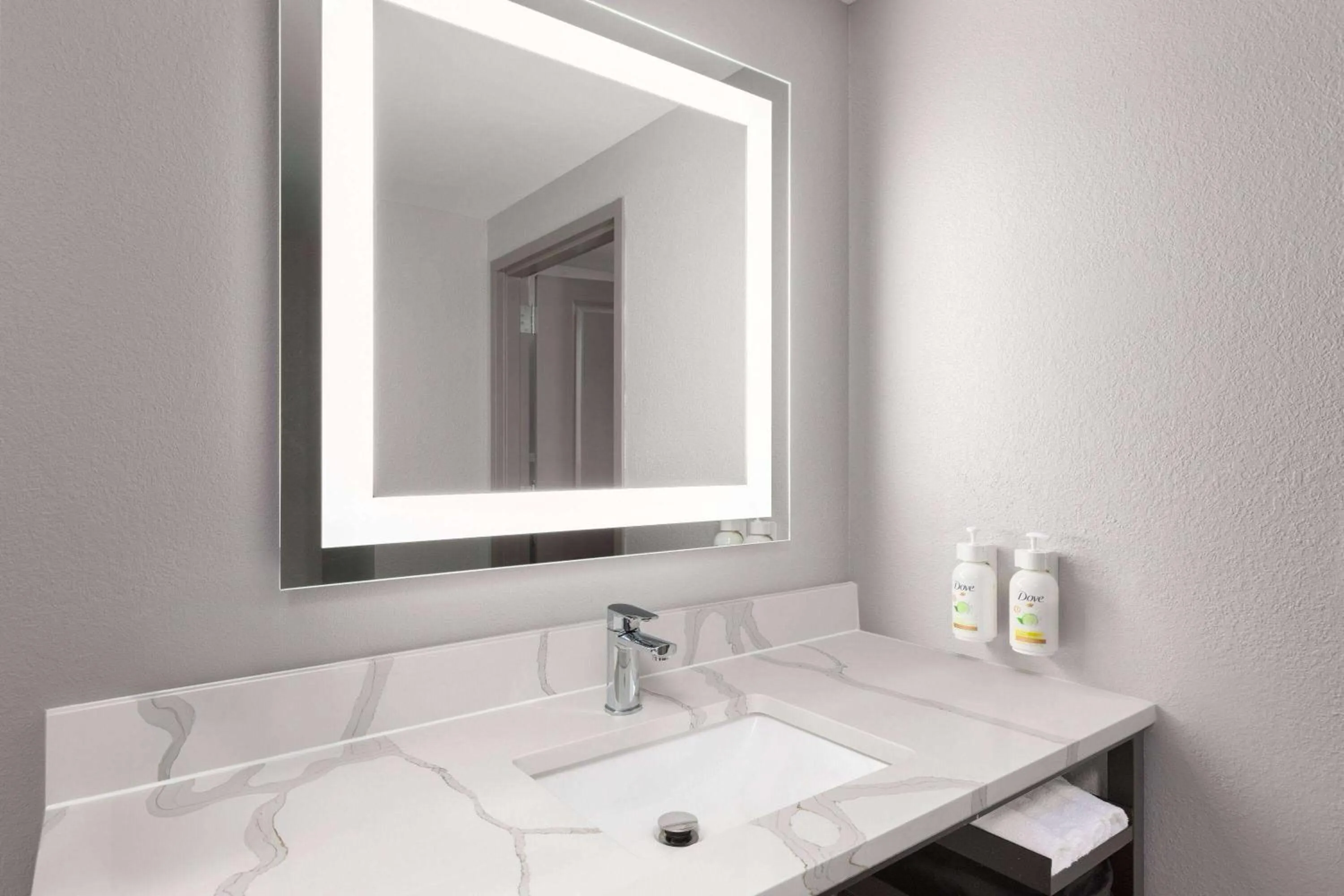 Bathroom in La Quinta by Wyndham Knoxville Central Papermill