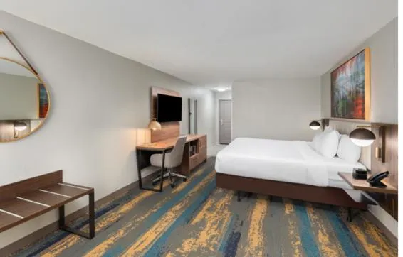 Bed in La Quinta by Wyndham Knoxville Central Papermill