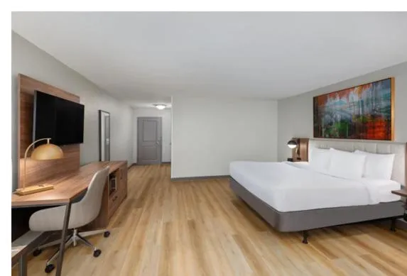 Bed in La Quinta by Wyndham Knoxville Central Papermill