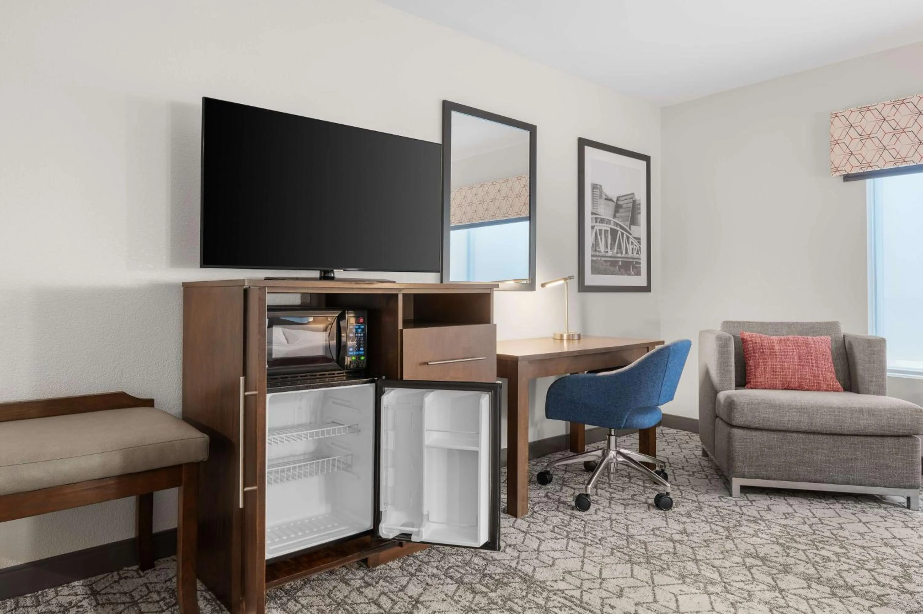 Bedroom in Hampton Inn Atlanta McDonough