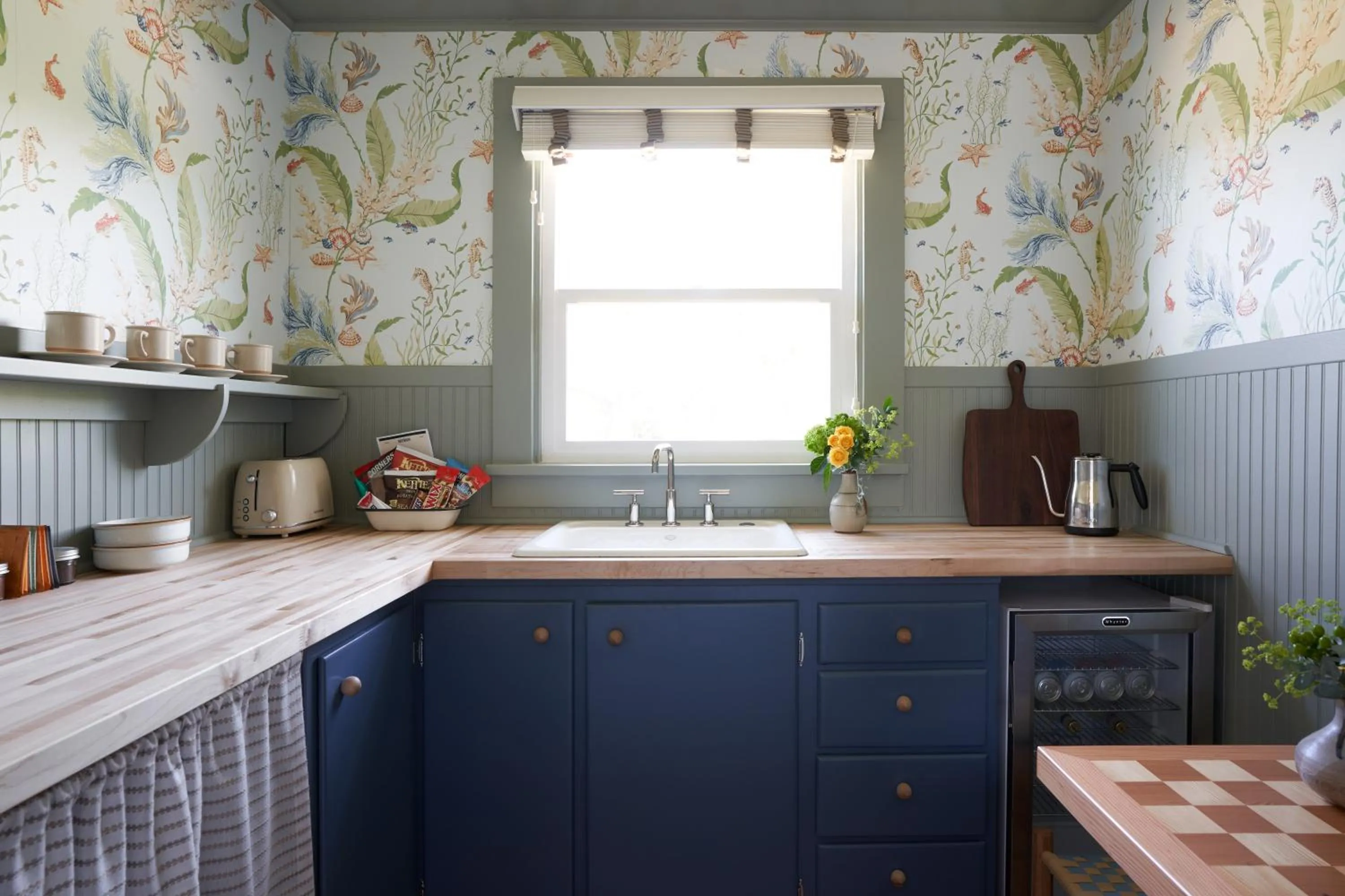 Kitchen or kitchenette in The Drifthaven at Gearhart