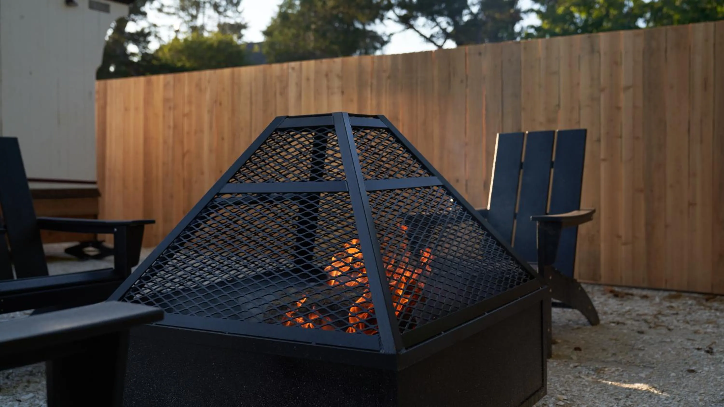 Evening entertainment in The Drifthaven at Gearhart