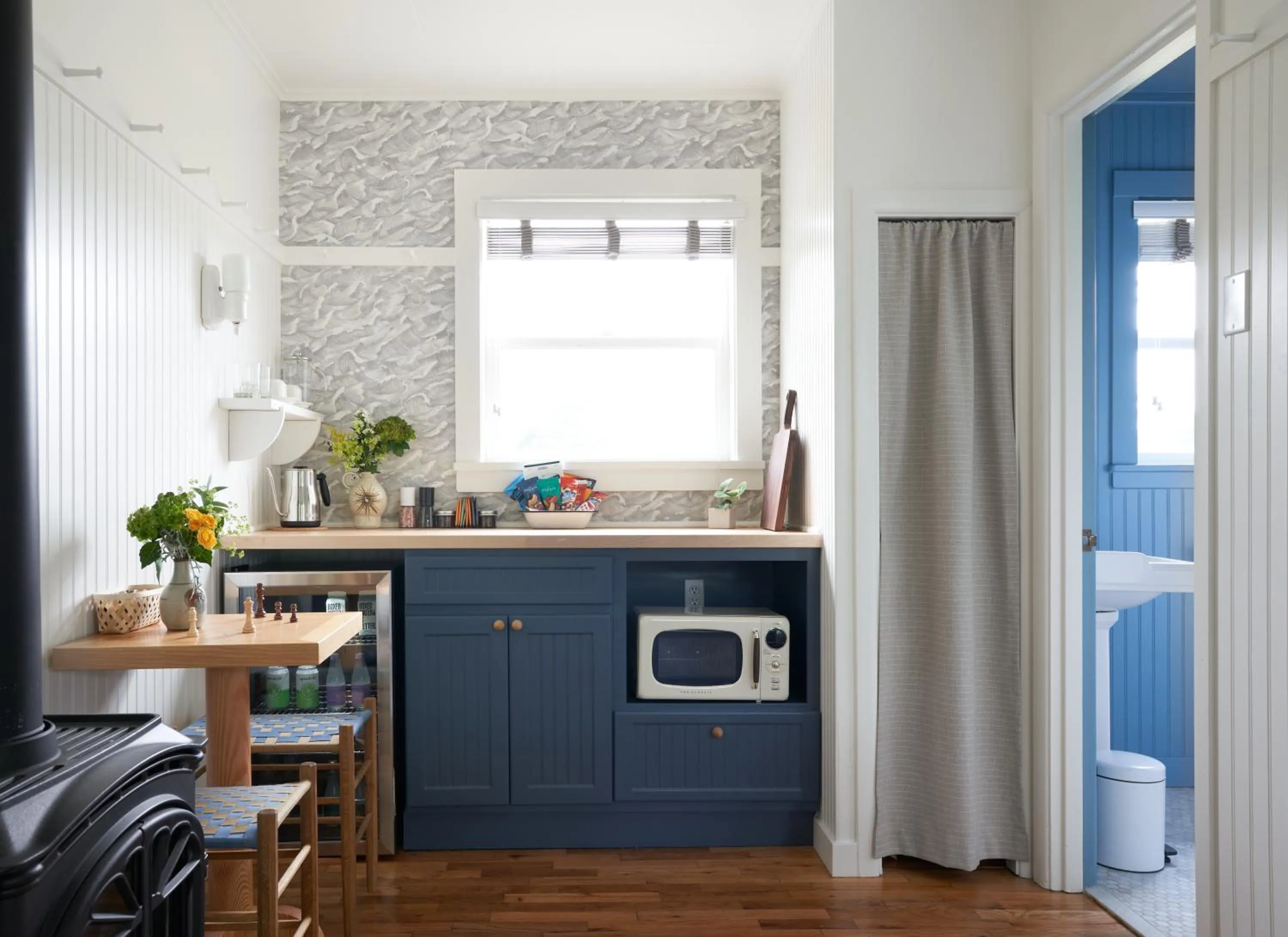 Seating area in The Drifthaven at Gearhart