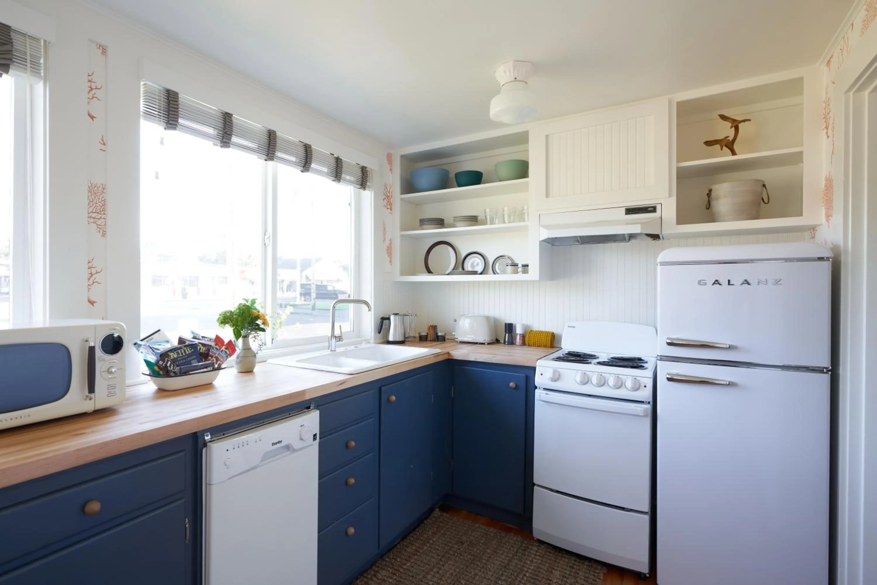 Kitchen or kitchenette in The Drifthaven at Gearhart