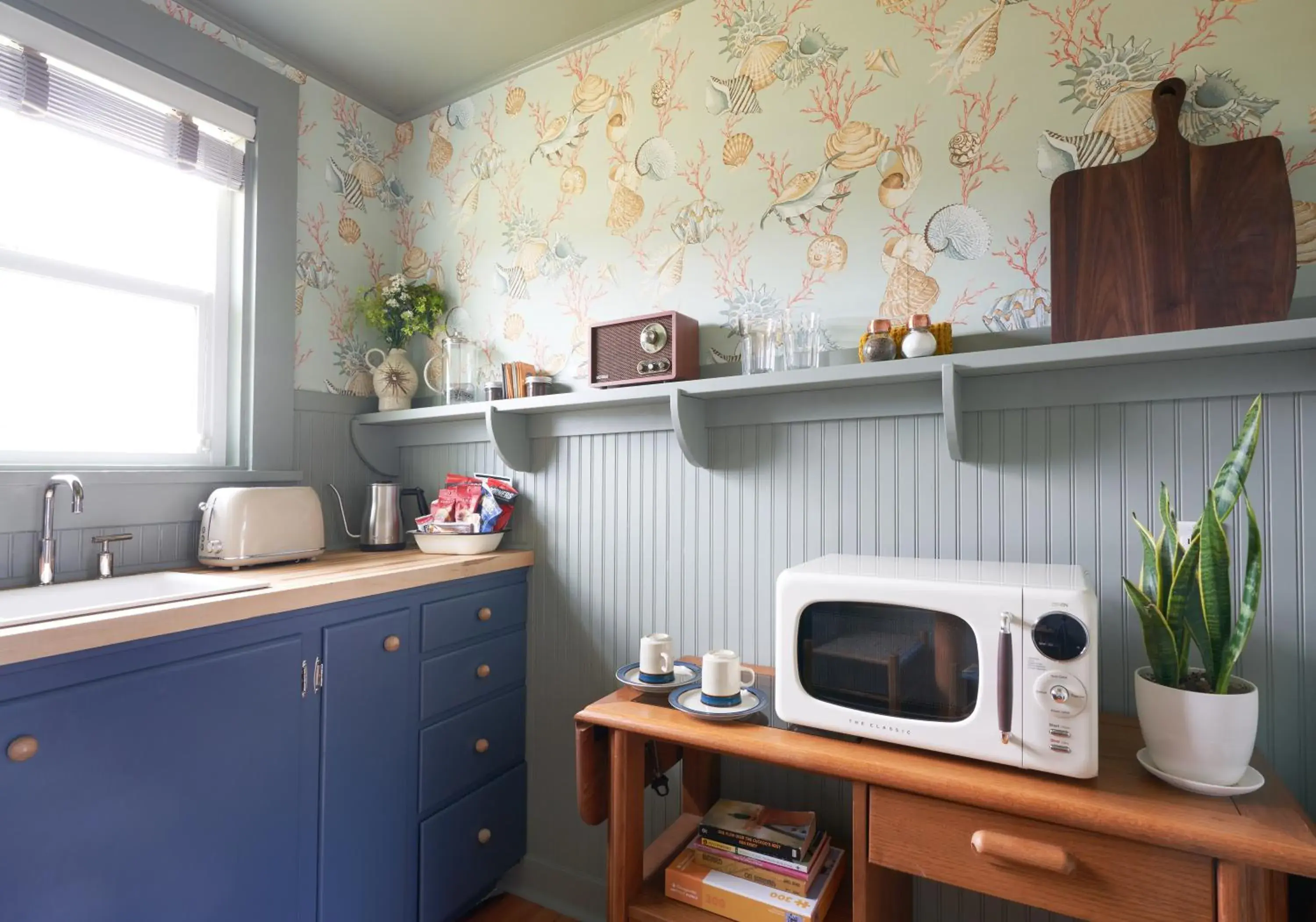 Superior King Room in The Drifthaven at Gearhart Superior King Room in The Drifthaven at Gearhart