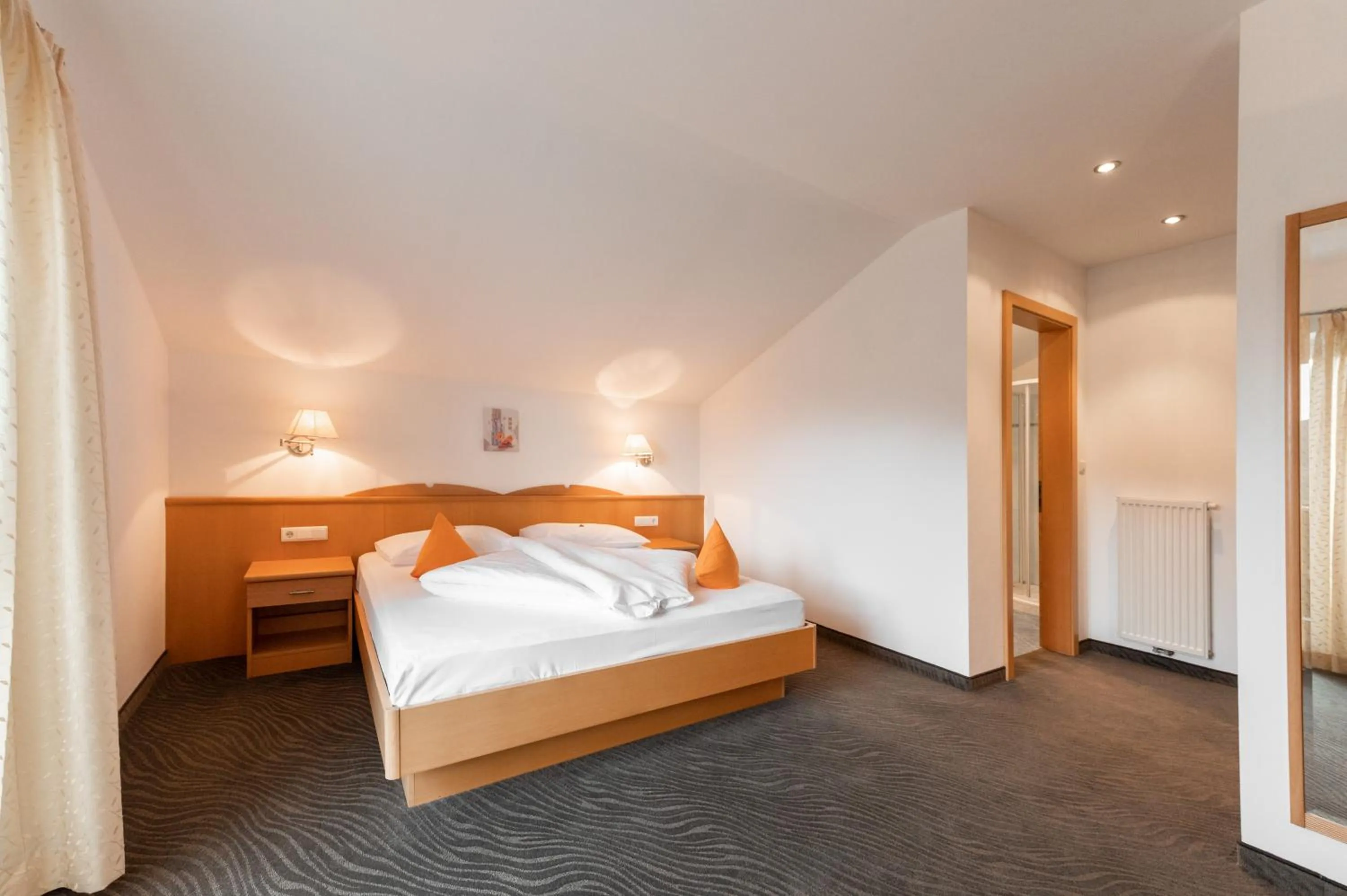 Photo of the whole room, Bed in Hotel Garni Katnau