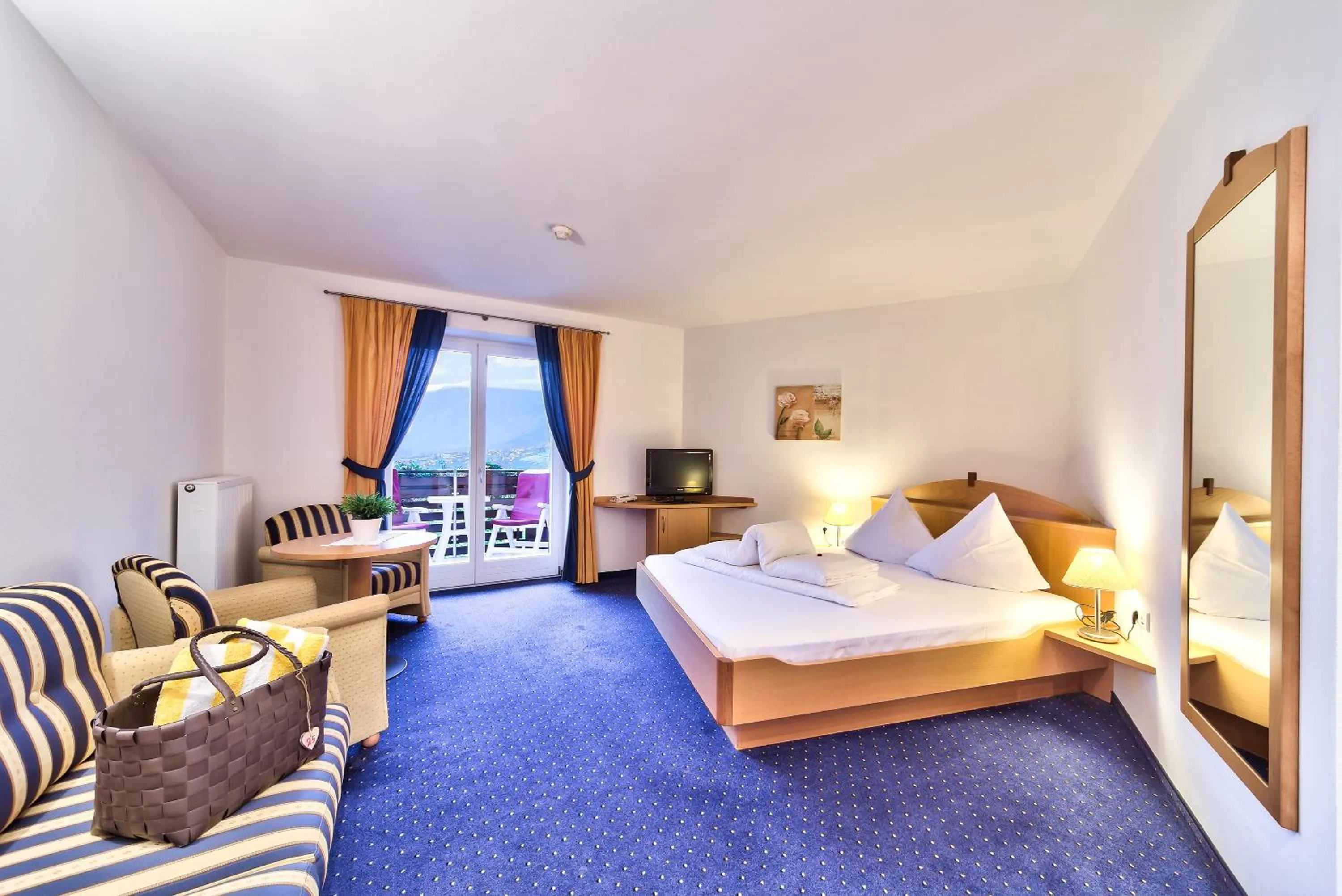 Photo of the whole room, Bed in Hotel Garni Katnau