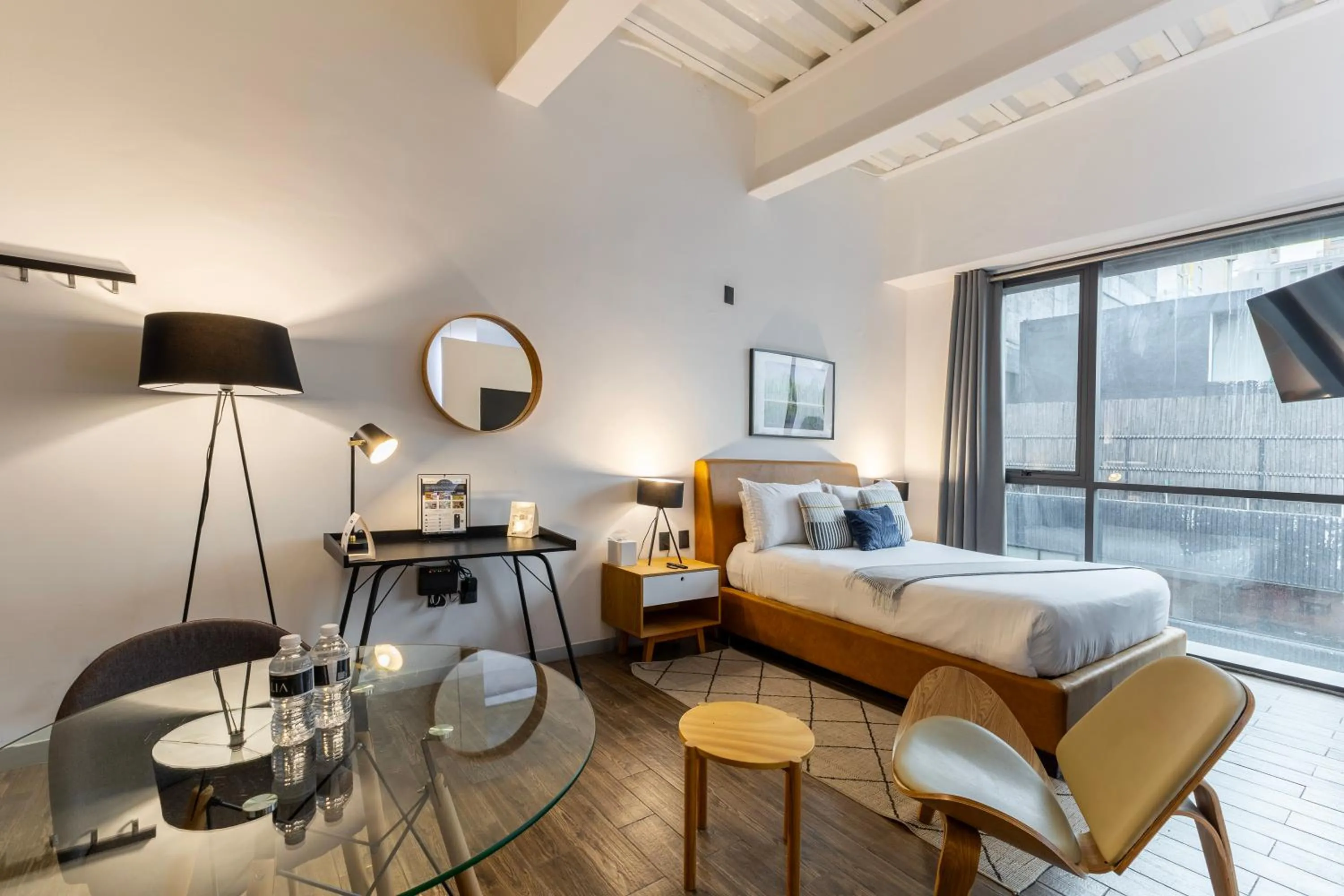 Photo of the whole room, Bed in Capitalia Centro Historico