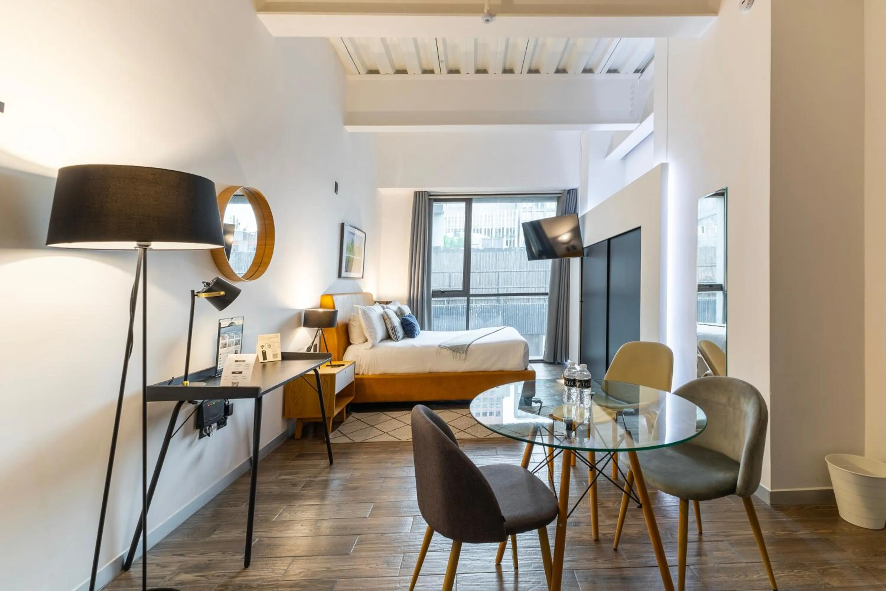 Photo of the whole room, Bed in Capitalia Centro Historico